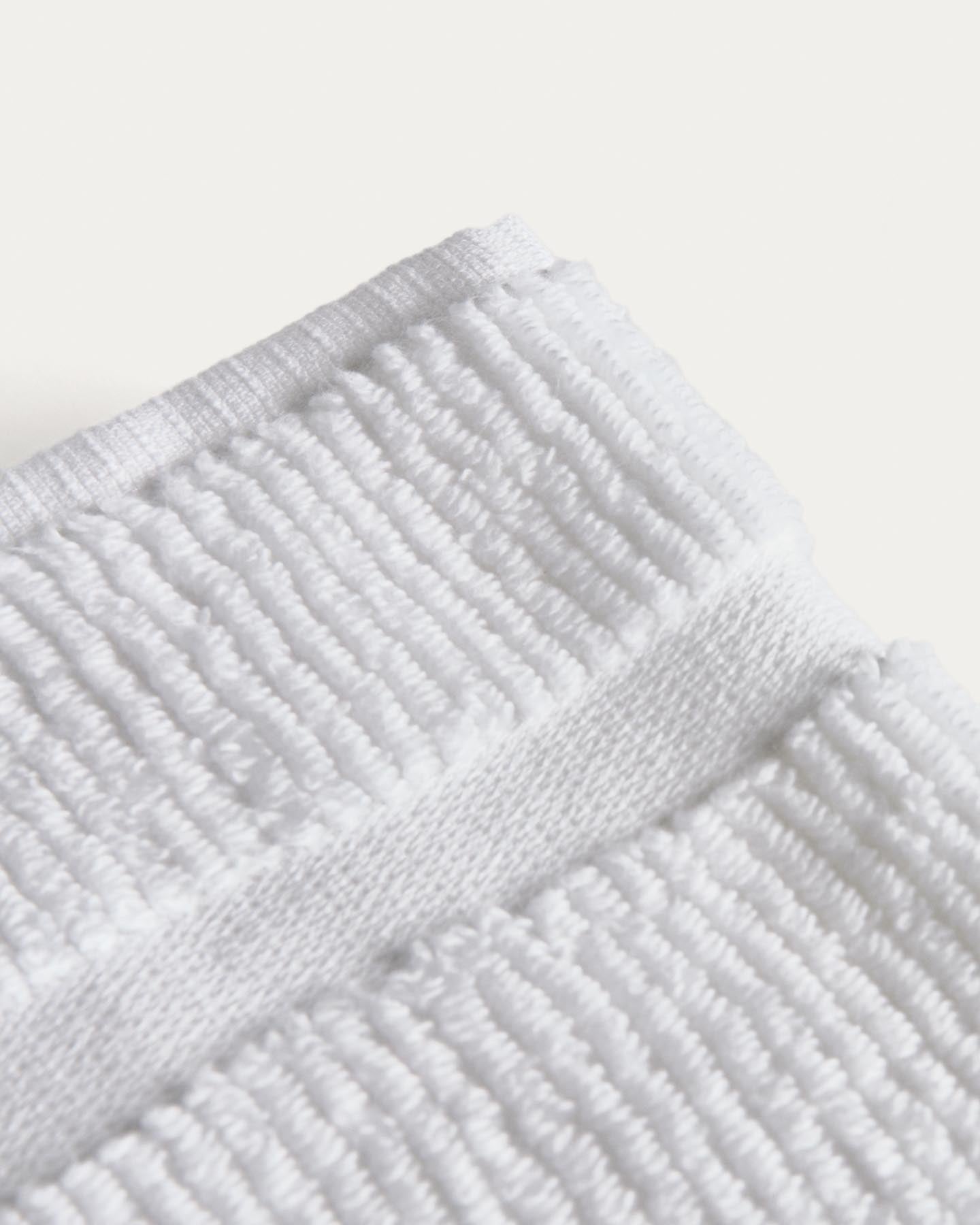 Toilettenhandtuch Olvira aus 100 % Baumwolle mit Jacquard-Muster, weiss, 30 x 50 cm in Weiss präsentiert im Onlineshop von KAQTU Design AG. Handtuch ist von Kave Home