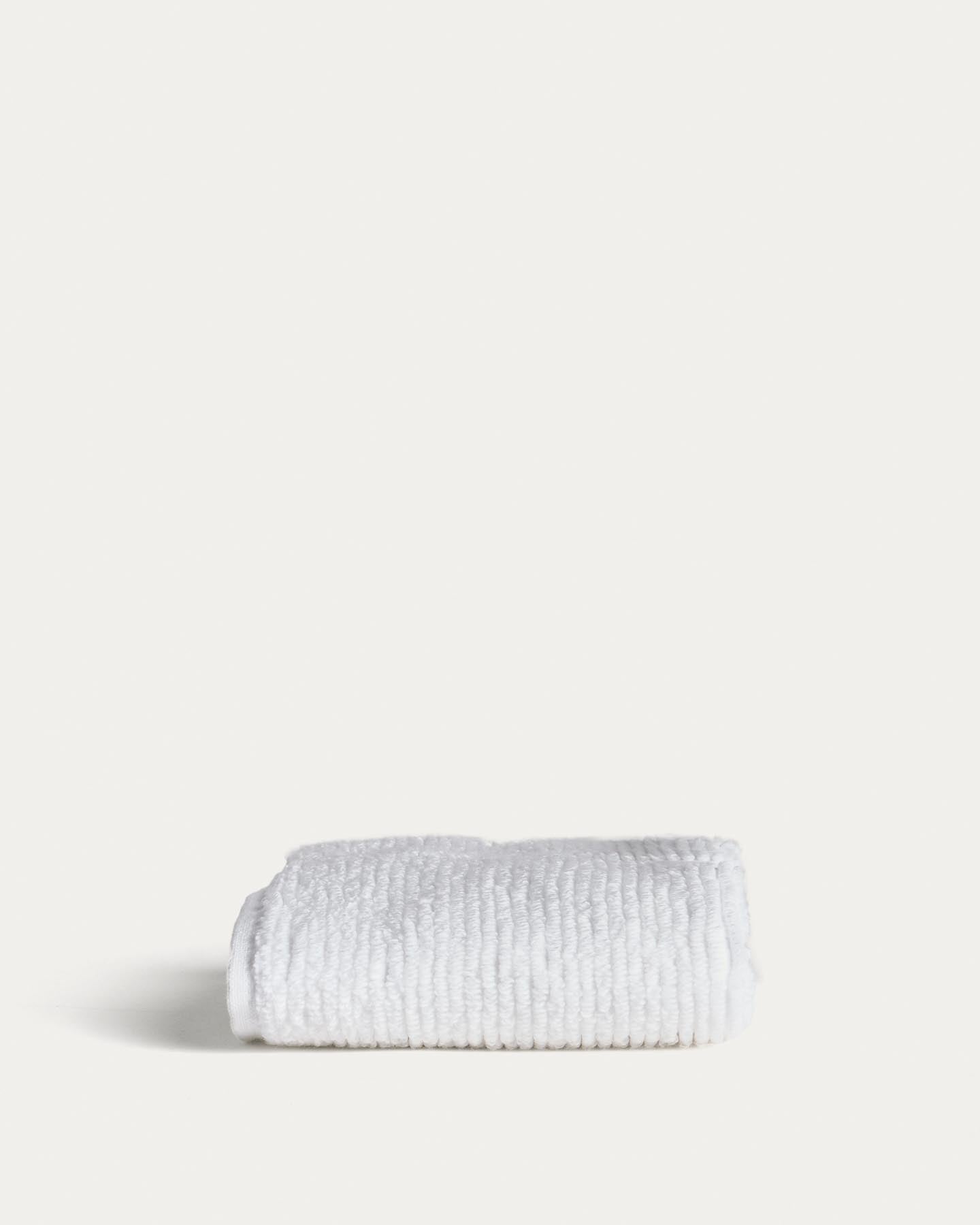 Toilettenhandtuch Olvira aus 100 % Baumwolle mit Jacquard-Muster, weiss, 30 x 50 cm in Weiss präsentiert im Onlineshop von KAQTU Design AG. Handtuch ist von Kave Home