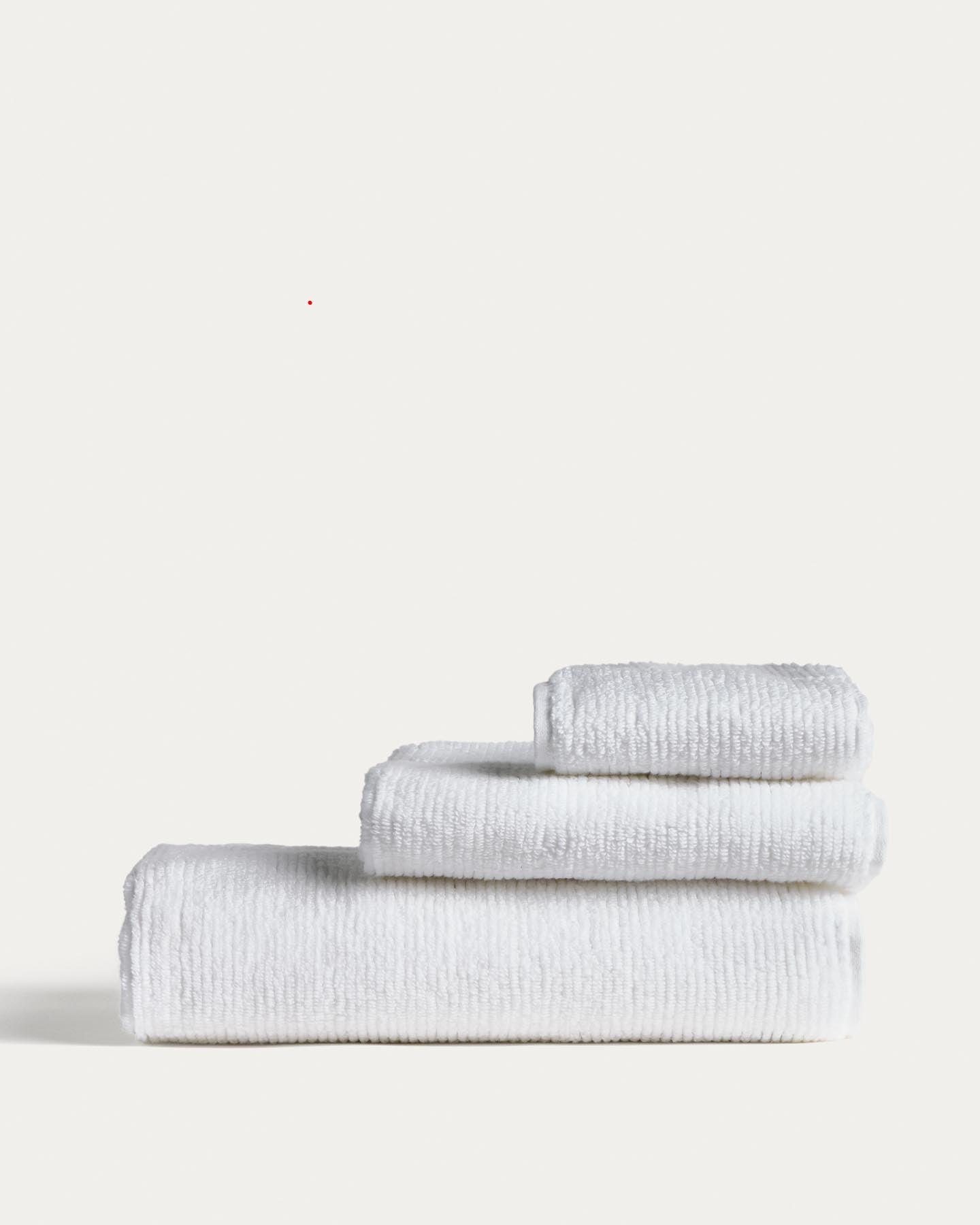 Toilettenhandtuch Olvira aus 100 % Baumwolle mit Jacquard-Muster, weiss, 30 x 50 cm in Weiss präsentiert im Onlineshop von KAQTU Design AG. Handtuch ist von Kave Home