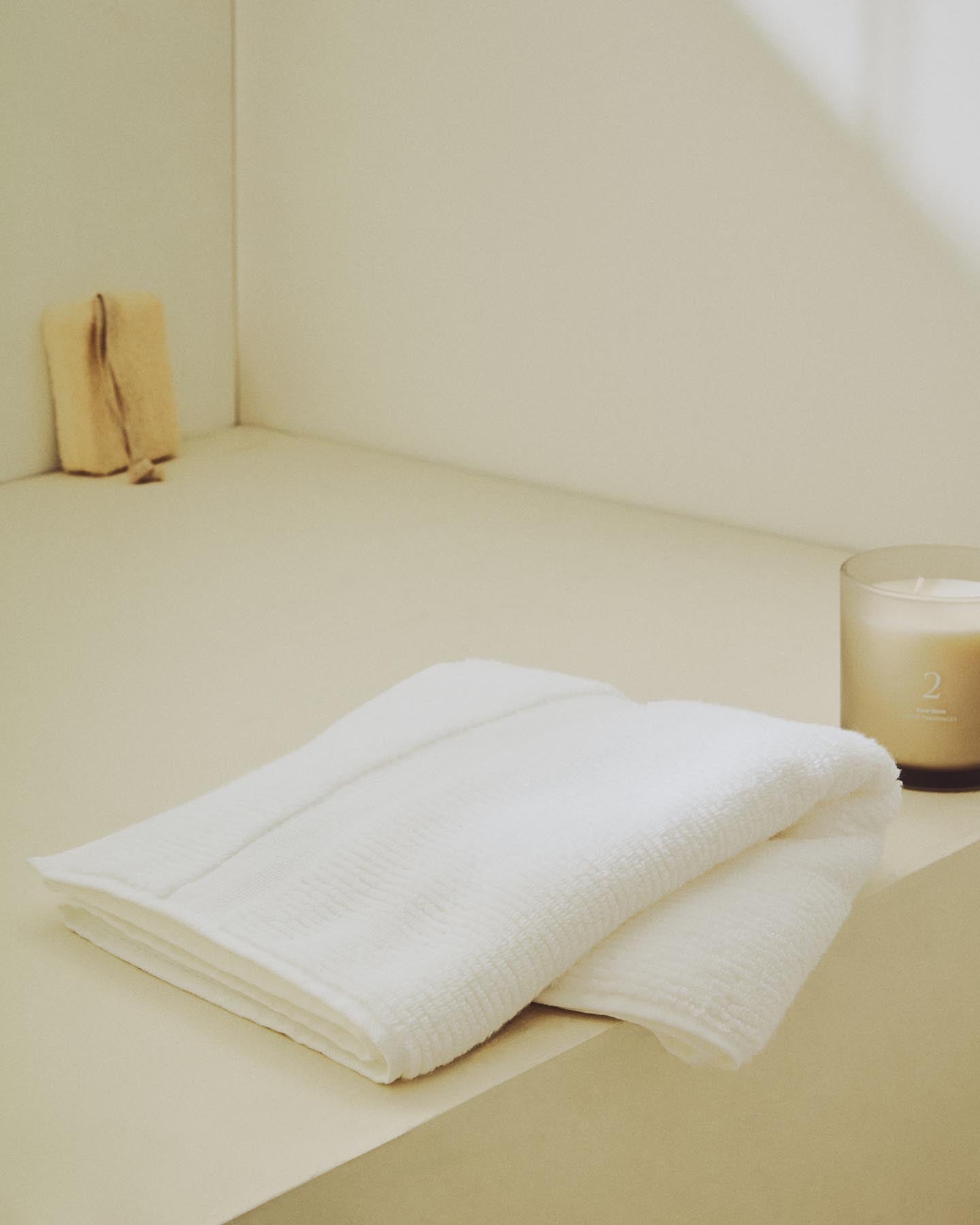 Toilettenhandtuch Olvira aus 100 % Baumwolle mit Jacquard-Muster, weiss, 30 x 50 cm in Weiss präsentiert im Onlineshop von KAQTU Design AG. Handtuch ist von Kave Home