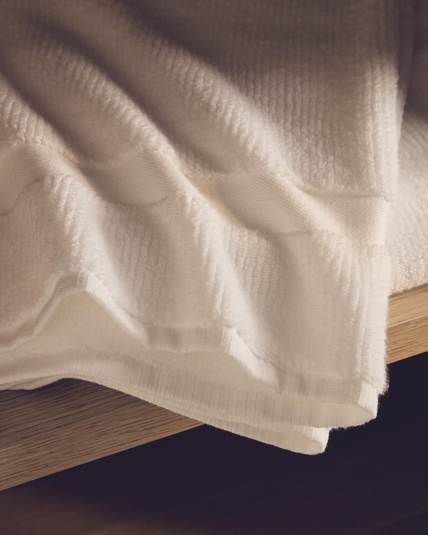 Toilettenhandtuch Olvira aus 100 % Baumwolle mit Jacquard-Muster, weiss, 30 x 50 cm in Weiss präsentiert im Onlineshop von KAQTU Design AG. Handtuch ist von Kave Home