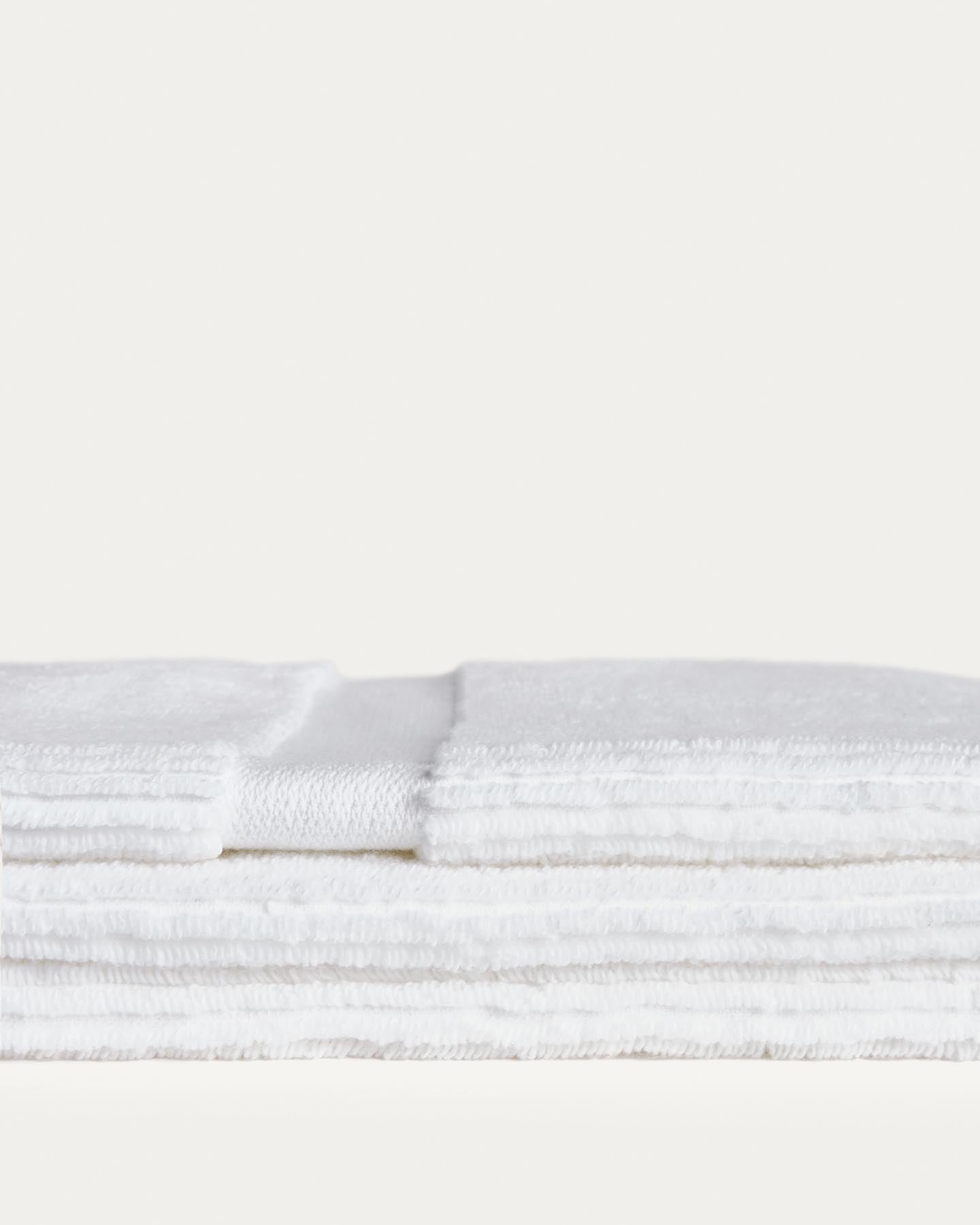 Handtuch Olvira aus 100 % Baumwolle mit Jacquard-Muster, weiss, 50 x 90 cm in Weiss präsentiert im Onlineshop von KAQTU Design AG. Handtuch ist von Kave Home