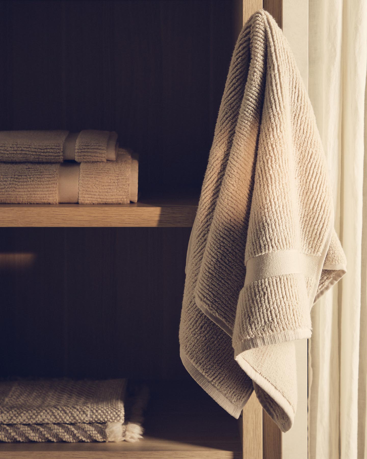 Handtuch Olvira aus 100 % Baumwolle mit Jacquard-Muster, beige, 50 x 90 cm in Beige präsentiert im Onlineshop von KAQTU Design AG. Handtuch ist von Kave Home