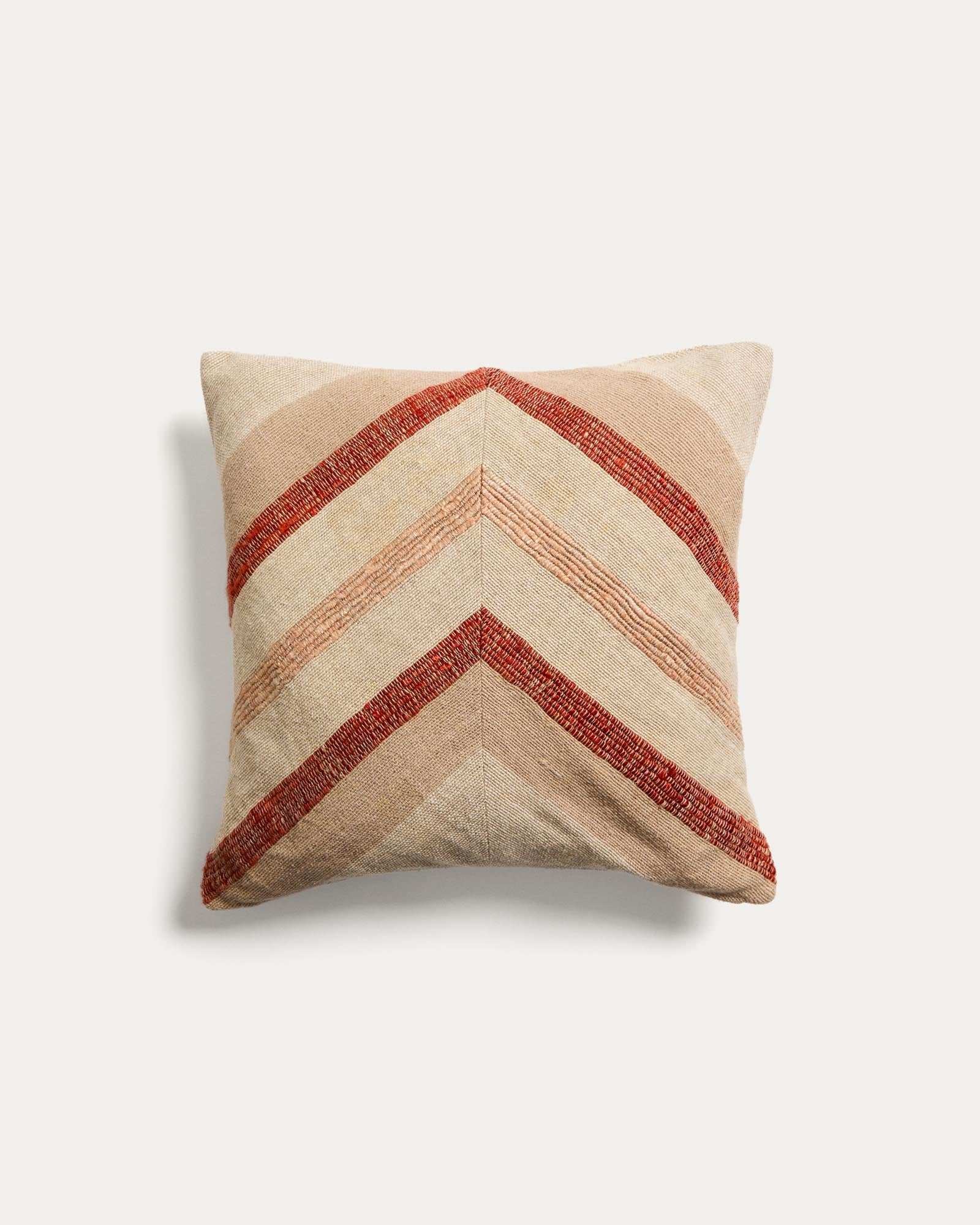 Kissenbezug Taraia aus Baumwolle und Viskose in Terracotta und Beige 45 x 45 cm in Beige präsentiert im Onlineshop von KAQTU Design AG. Deko Kissenbezug ist von Kave Home