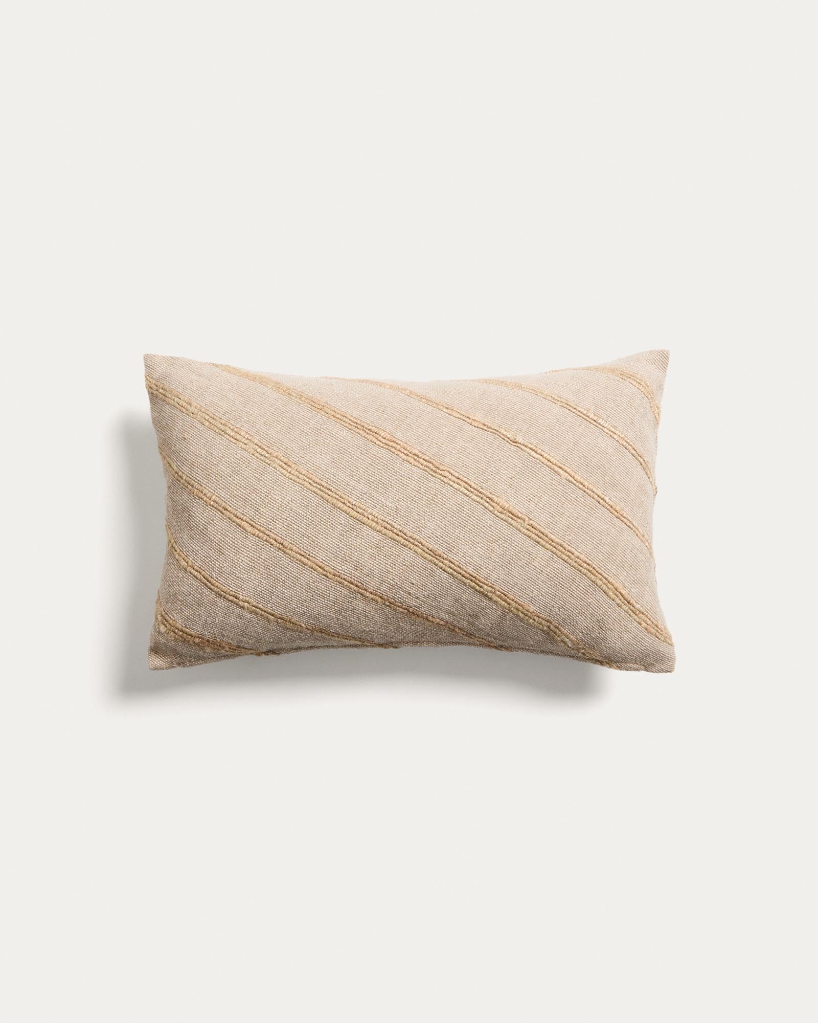 Kissenbezug Riena aus Baumwolle und Viskose in Beige, 30 x 50 cm in Beige präsentiert im Onlineshop von KAQTU Design AG. Deko Kissenbezug ist von Kave Home