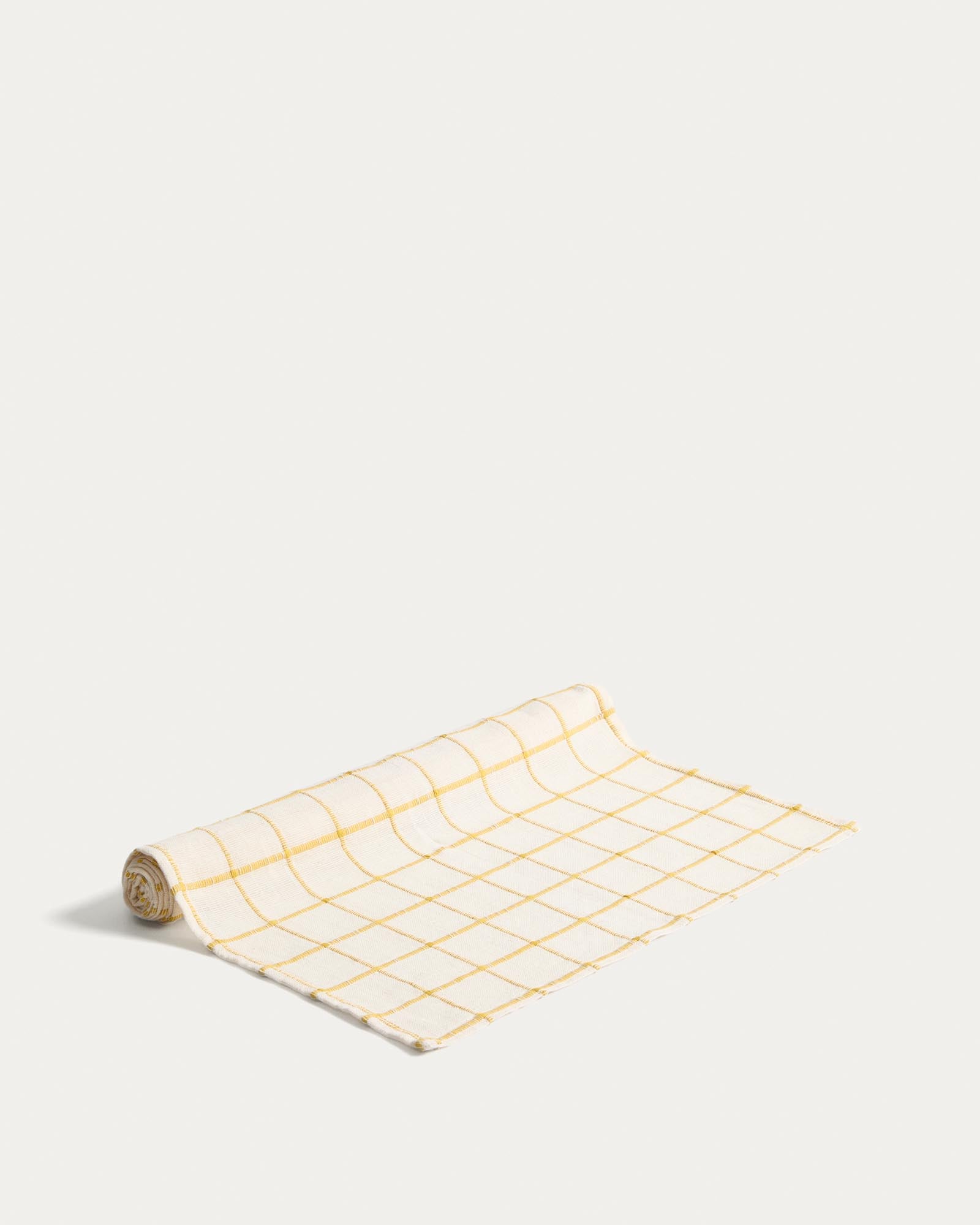 Tischläufer Adesta aus 100 % Baumwolle in Écru mit gelben Karos 50 x 150 cm in Gelb präsentiert im Onlineshop von KAQTU Design AG. Tischdecke ist von Kave Home