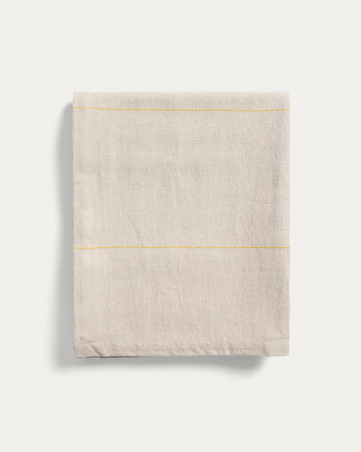 Tischdecke Ulaen aus Baumwolle und Leinen in Beige mit gelben Streifen, 170 x 250 cm in Gelb präsentiert im Onlineshop von KAQTU Design AG. Tischdecke ist von Kave Home