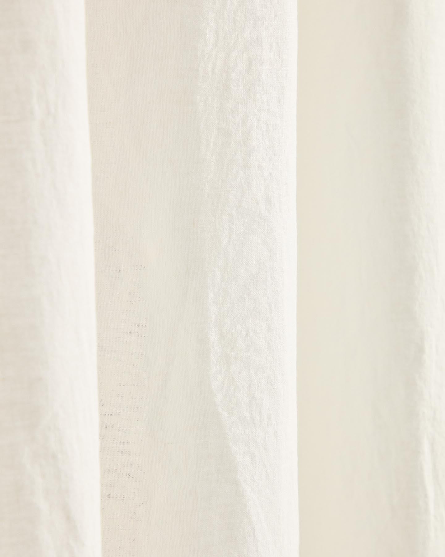 Vorhang Nolira aus Leinenmischung in Ecru 140 x 270 cm in Ecru präsentiert im Onlineshop von KAQTU Design AG. Vorhang ist von Kave Home