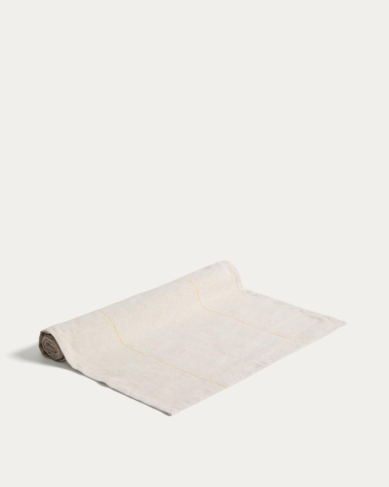 Tischläufer Ulaen aus Baumwolle und Leinen in Beige mit gelben Streifen, 50 x 150 cm in Gelb präsentiert im Onlineshop von KAQTU Design AG. Tischdecke ist von Kave Home