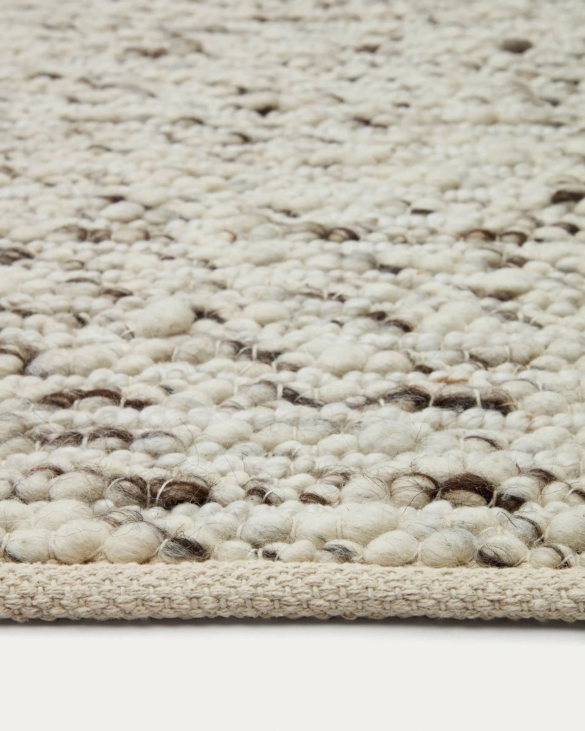 Der Manilva-Teppich: Eleganz und Komfort in Braun, 200x300 cm, aus Wolle und Baumwolle, ideal für jeden Raum.
