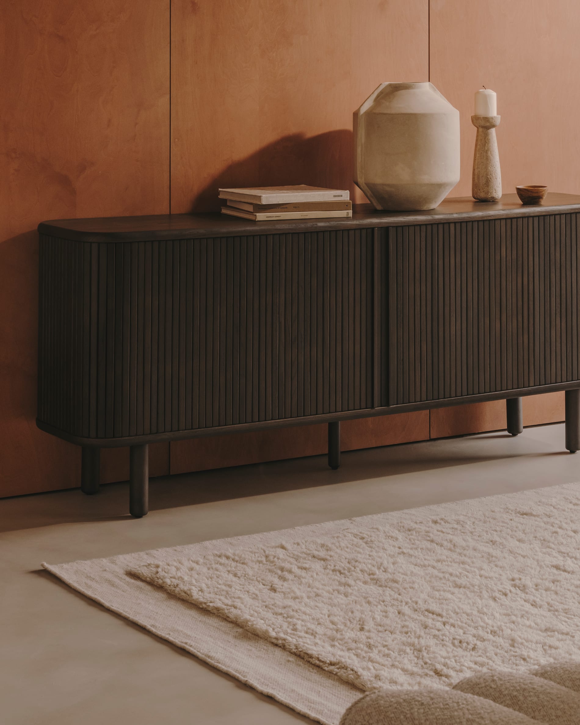 Moderner weißer Wollteppich Marely 160x230 cm von Kave Home, stilvoll und hochwertig für jedes Interieur.