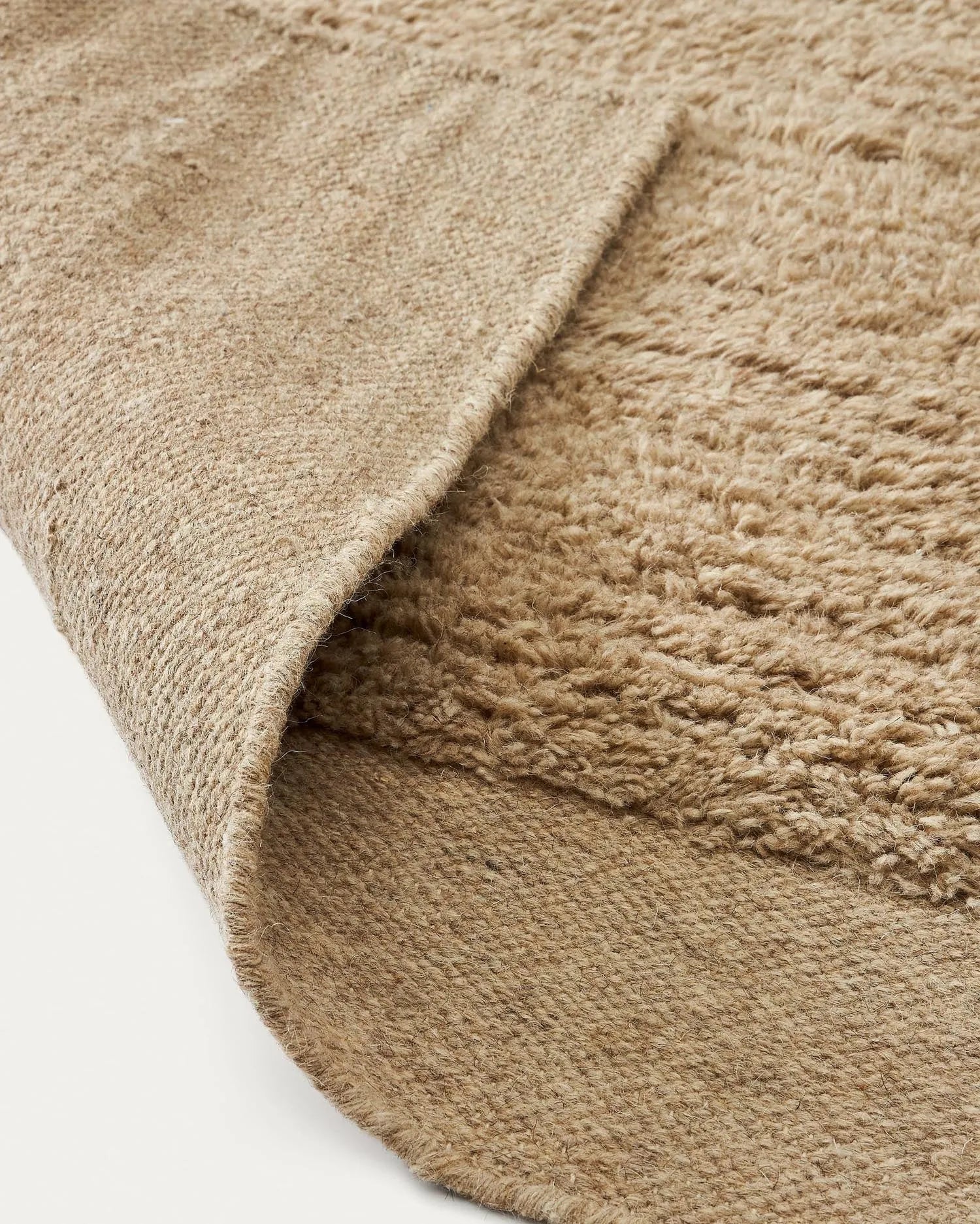 Der Marely Teppich aus 100% Wolle in Beige (160x230 cm) vereint Stil, Nachhaltigkeit und Komfort für Ihr Zuhause.