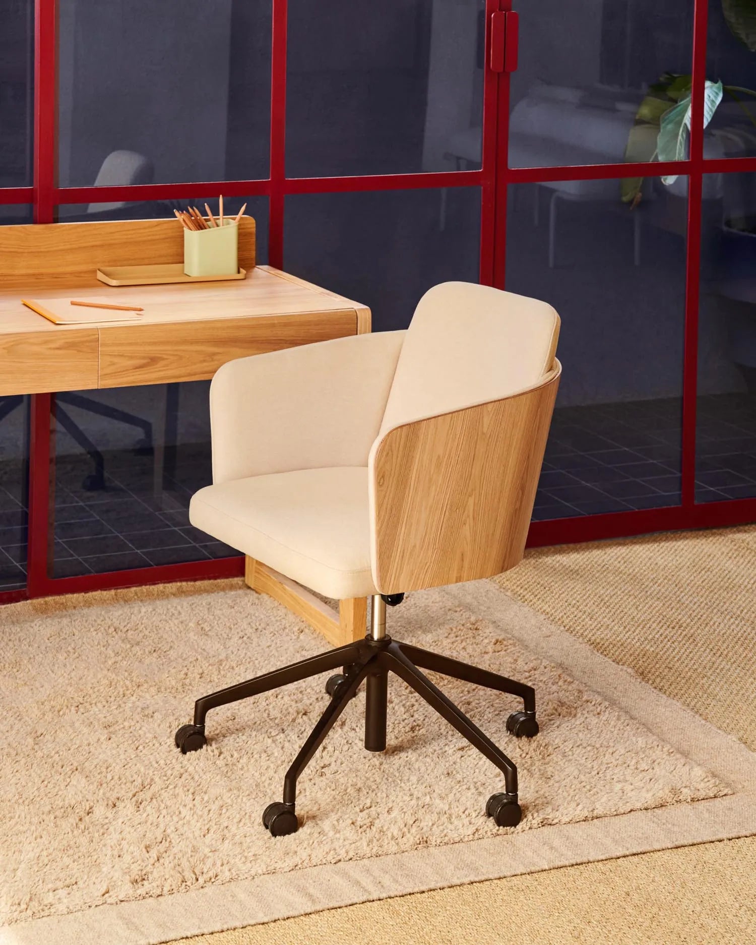 Der Marely Teppich aus 100% Wolle in Beige (160x230 cm) vereint Stil, Nachhaltigkeit und Komfort für Ihr Zuhause.