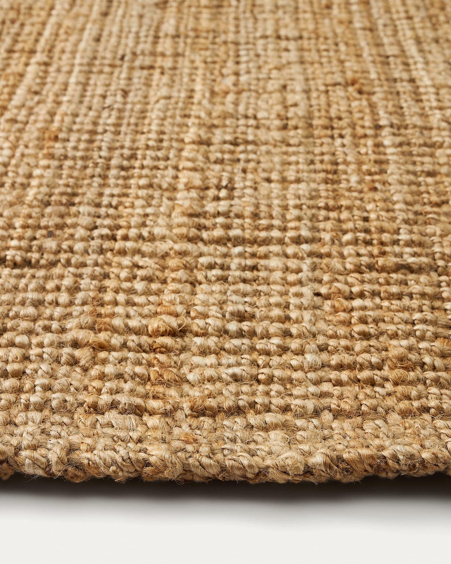 Der Madelin Jute-Teppich (200x300 cm) von Kave Home vereint natürliche Eleganz mit umweltfreundlichem Design für Ihr Zuhause.