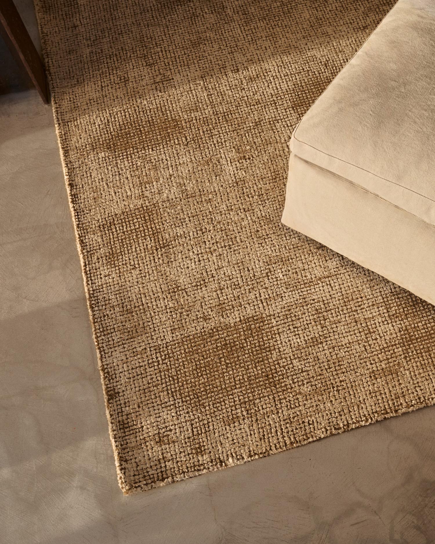 Moderner Susi Teppich aus Wolle und Bambusviskose in Grün, 160x230 cm, von Kave Home. Ideal für ein elegantes Ambiente.