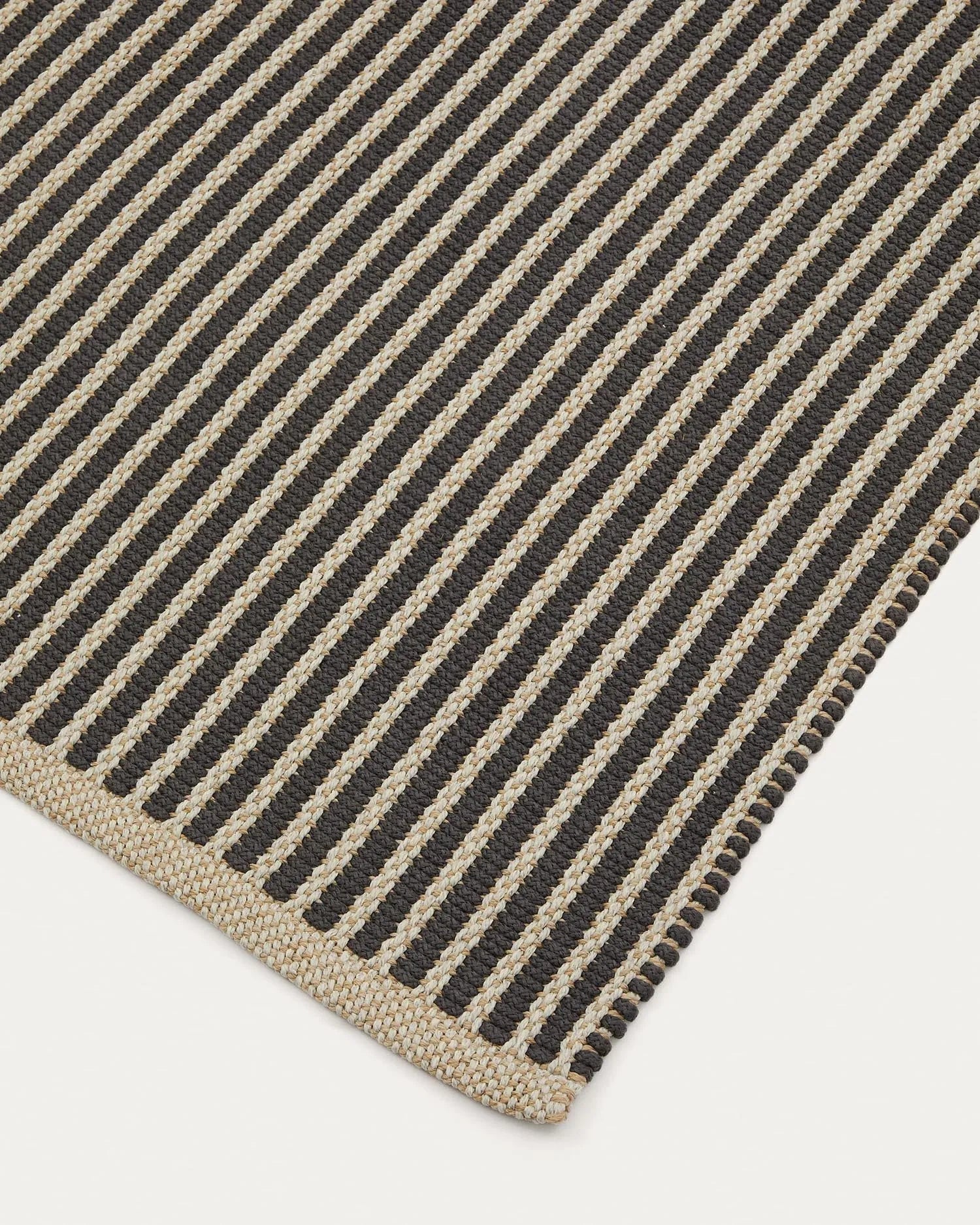 Eleganter Outdoor-Teppich in Beige-Schwarz, 160x230 cm, wasserabweisend und pflegeleicht.