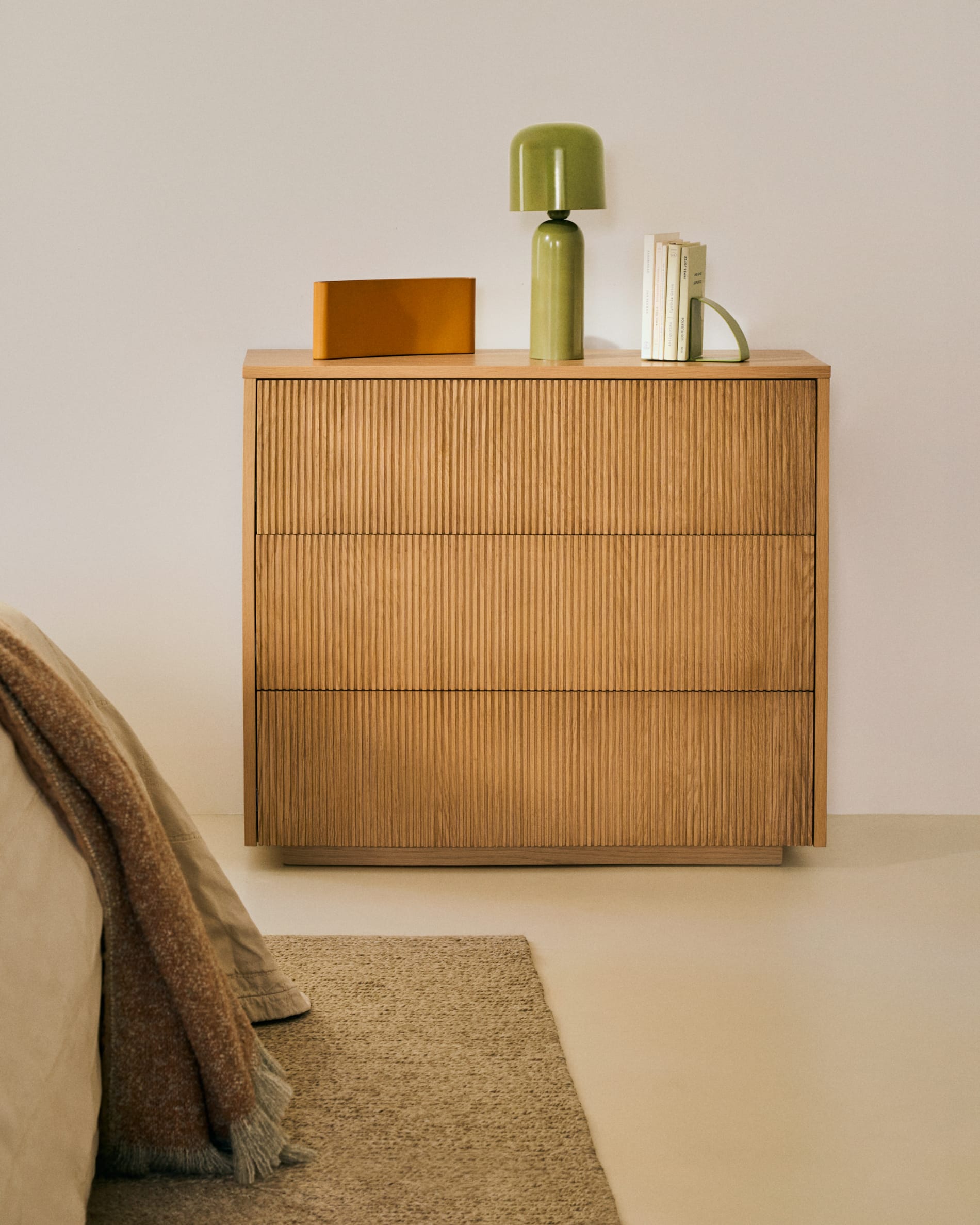 Verleihen Sie Ihrem Außenbereich mit dem 200 x 300 cm großen Teppich Galinda von Kave Home einen modernen Look – robust, wetterfest und pflegeleicht!