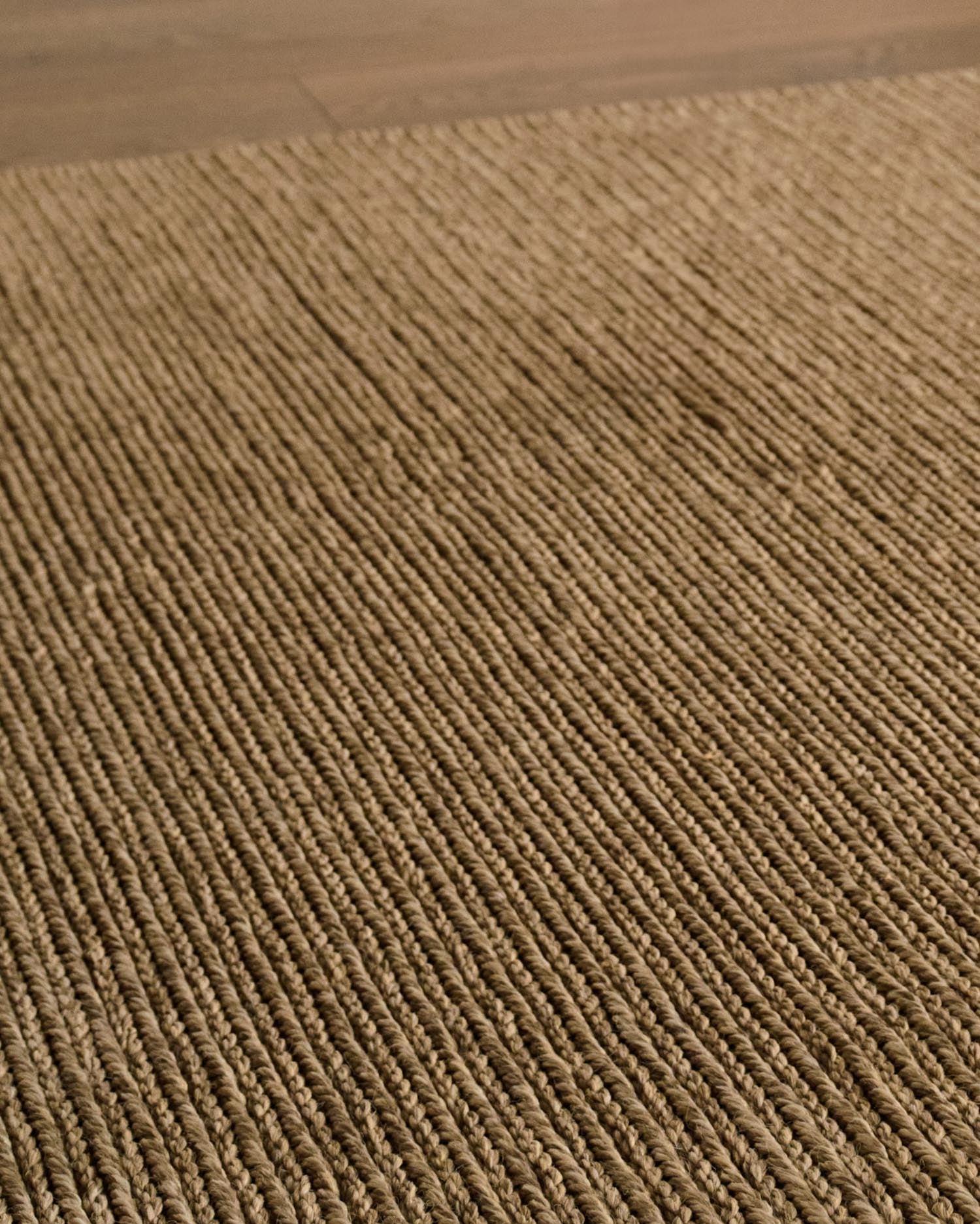 Verleihen Sie Ihrem Außenbereich mit dem 200 x 300 cm großen Teppich Galinda von Kave Home eine elegante Note – robust, pflegeleicht und wetterfest!