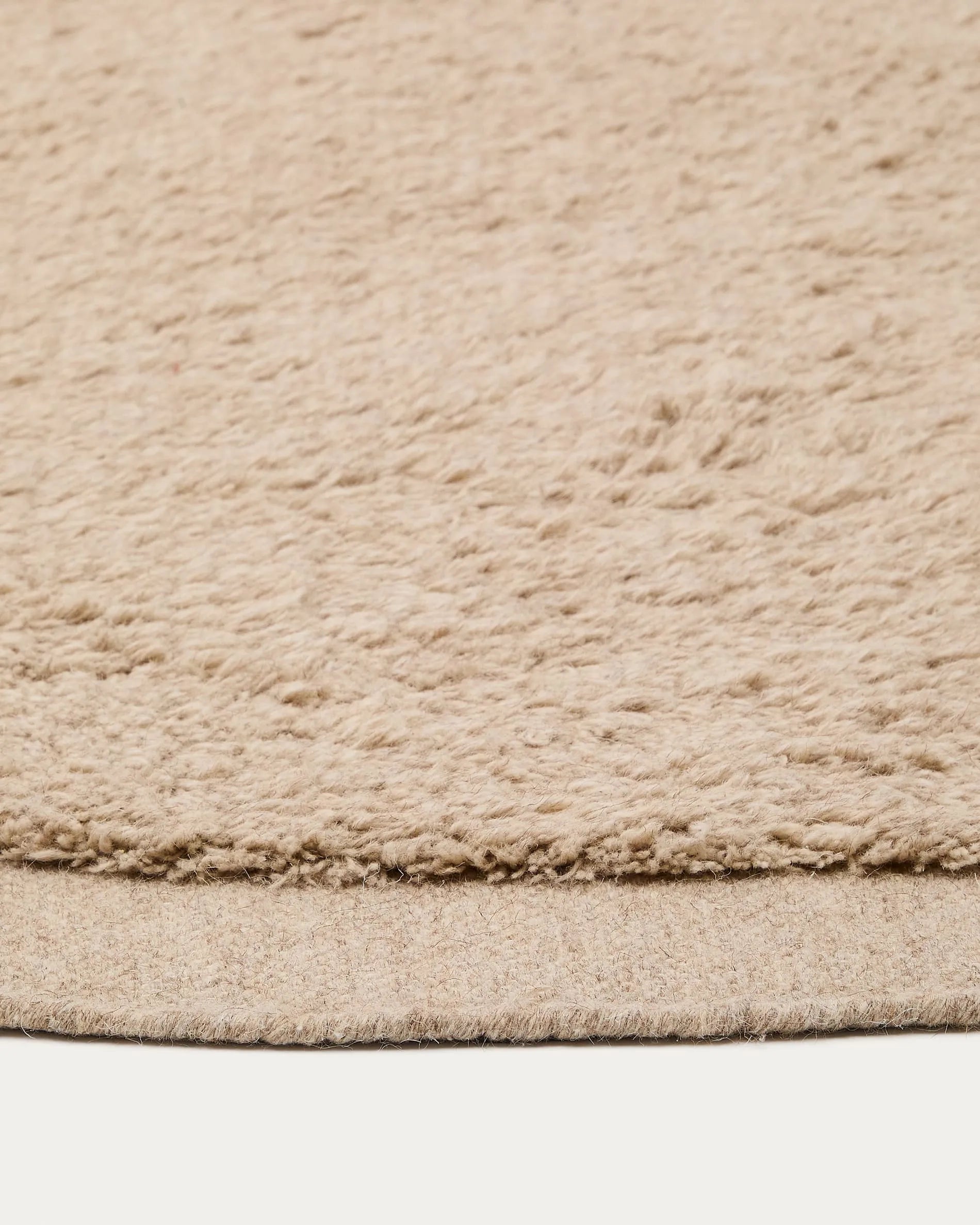 Eleganter, runder Wollteppich in Beige, Ø 200 cm, handgefertigt, langlebig und umweltfreundlich.