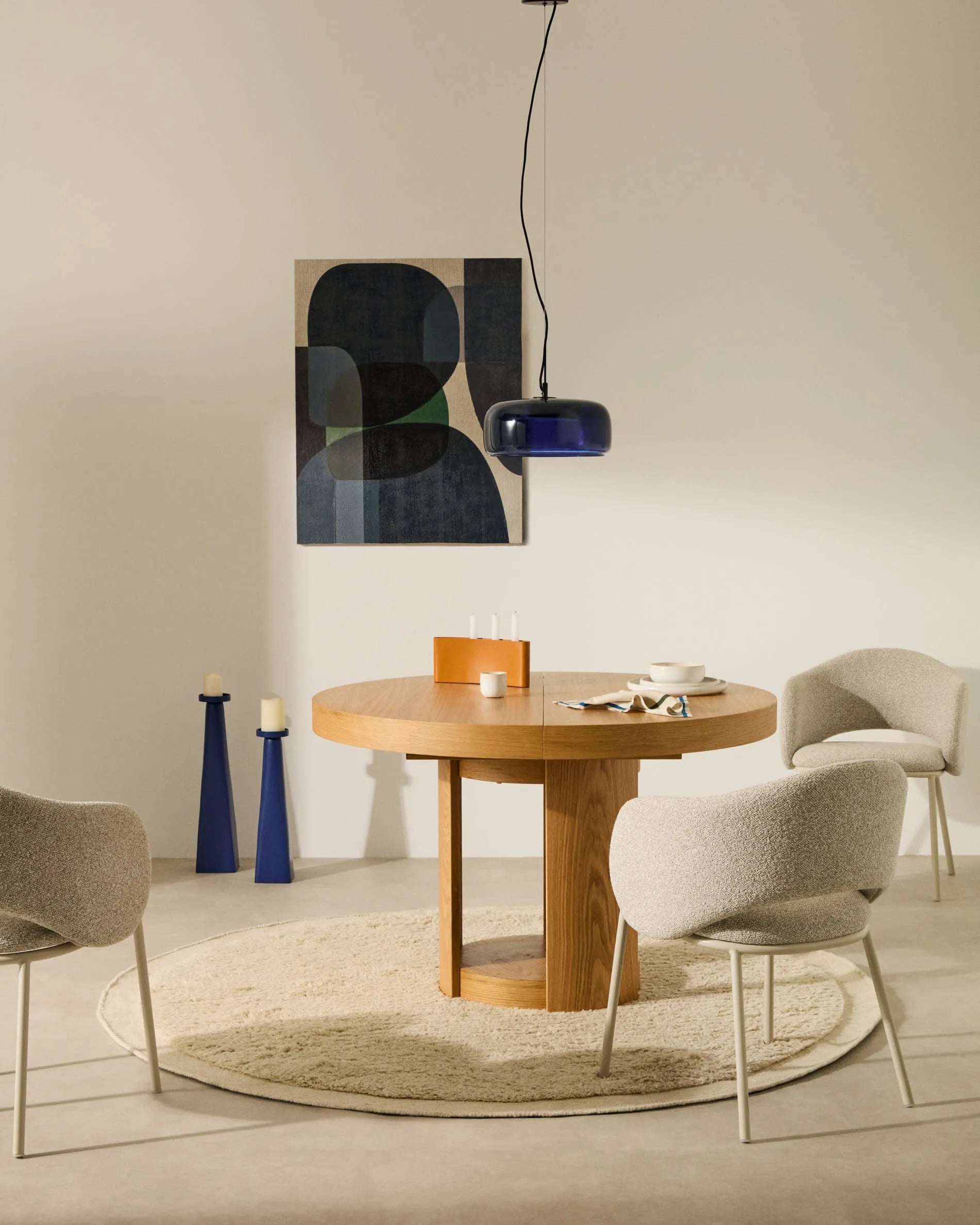 Eleganter, runder Wollteppich in Beige, Ø 200 cm, handgefertigt, langlebig und umweltfreundlich.