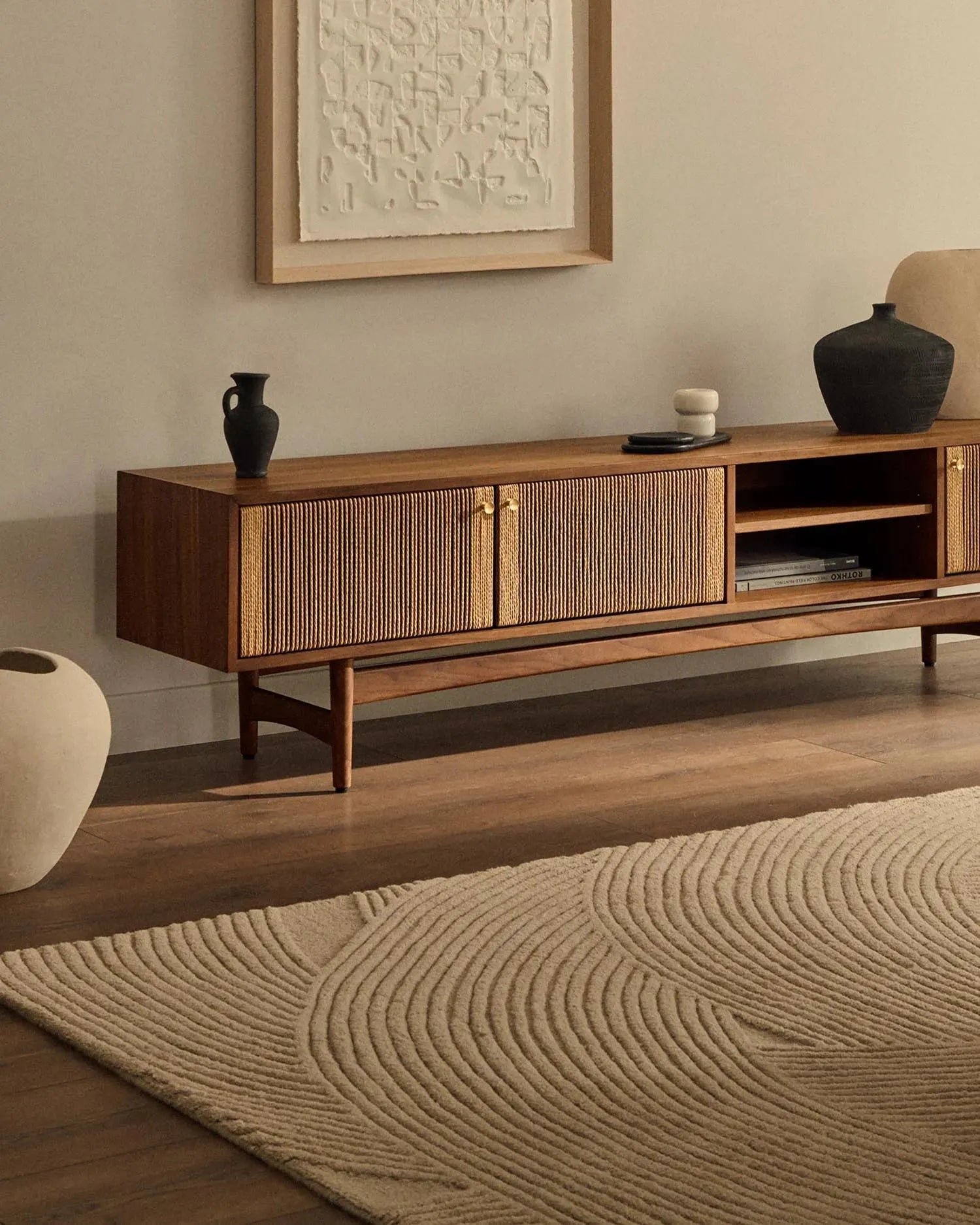 Eleganter Teppich Domm aus reiner Wolle in Weiß, 160x230 cm, von Kave Home. Perfekt für ein modernes und gemütliches Ambiente.