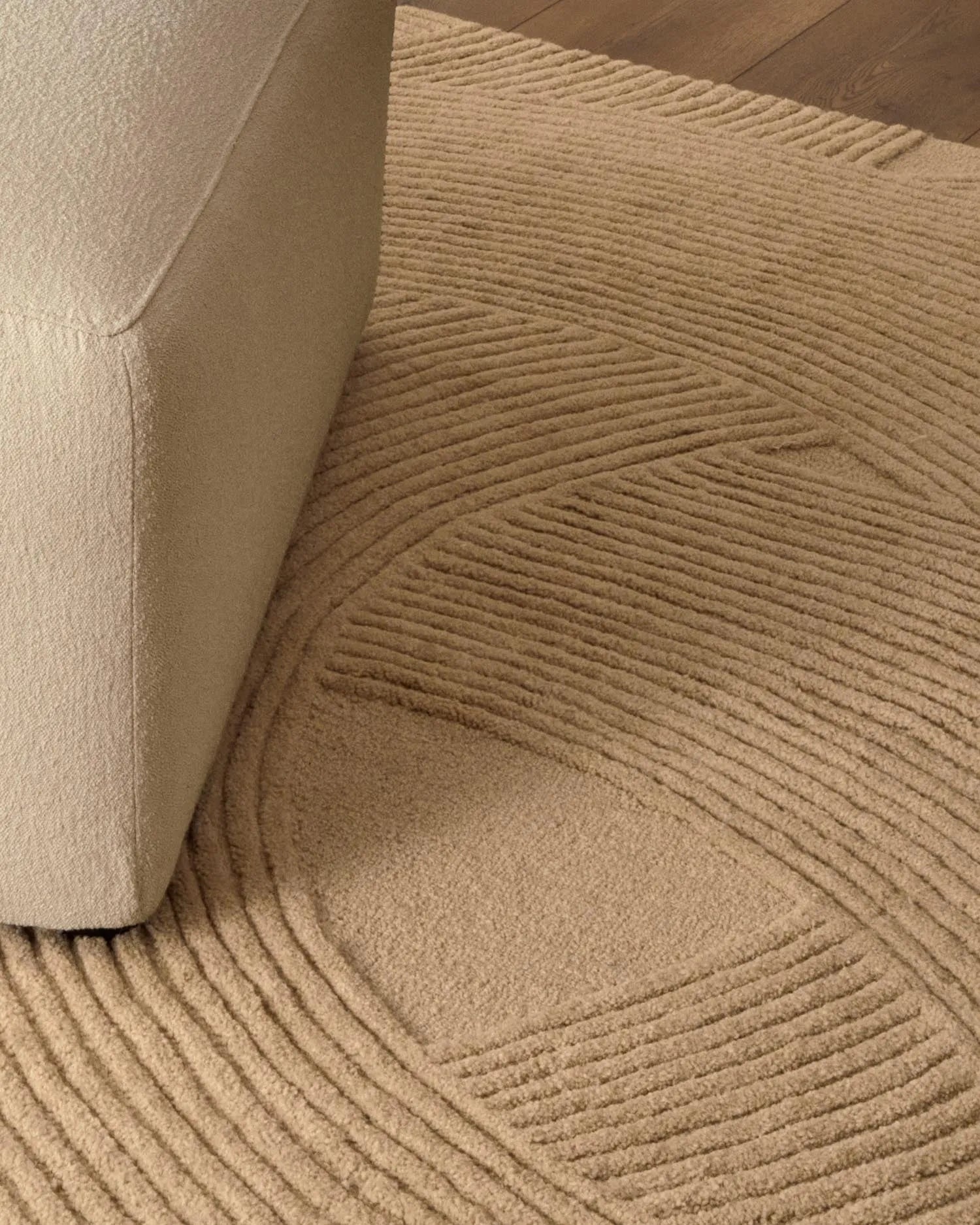 Eleganter Wollteppich in Weiß, 160x230 cm, mit feinem Jacquard-Muster, langlebig und pflegeleicht, ideal für jeden Raum.