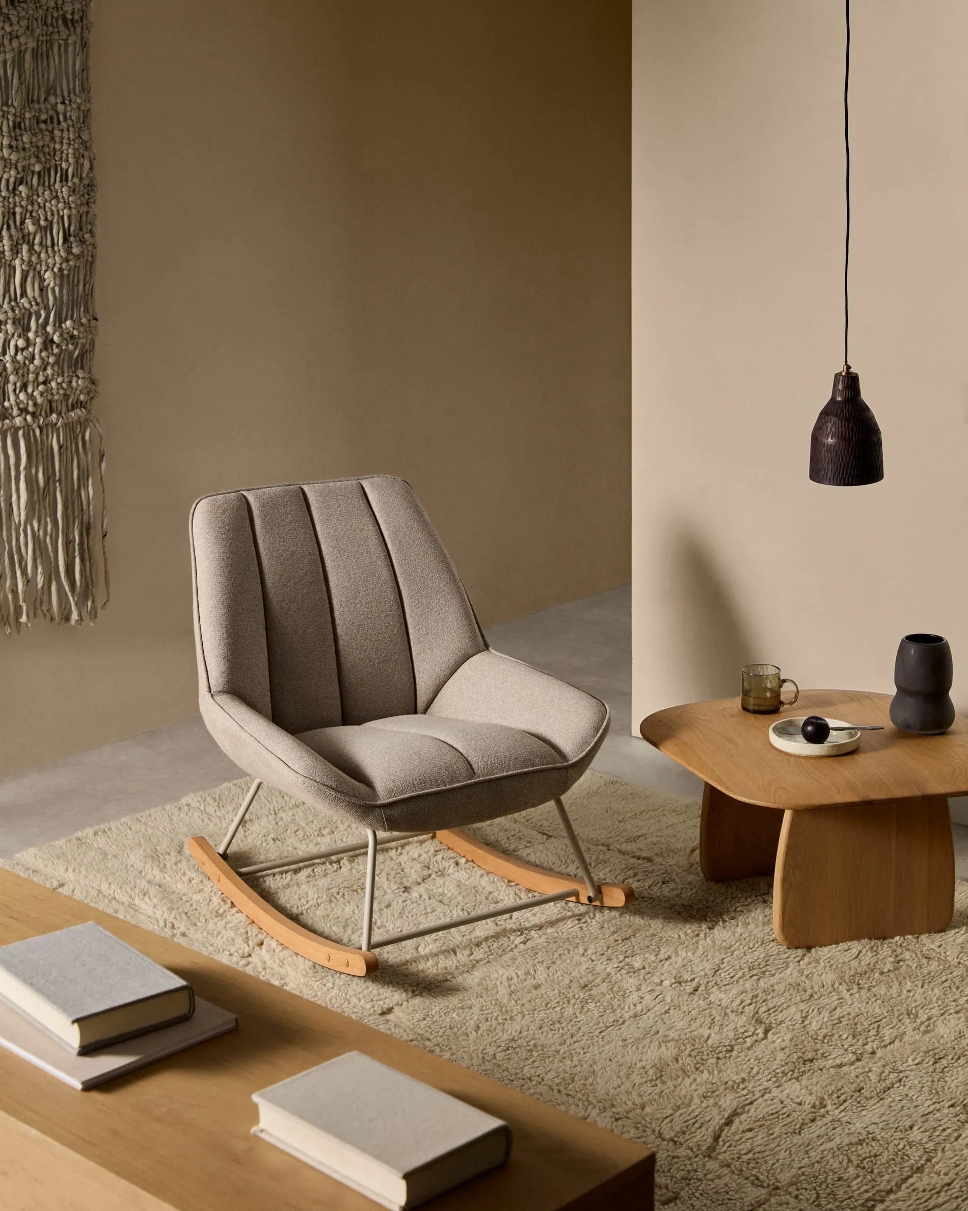 Eleganter Wollteppich in Ecru, 200x300 cm, mit Jacquard-Muster, langlebig und pflegeleicht, ideal für stilvolle Räume.