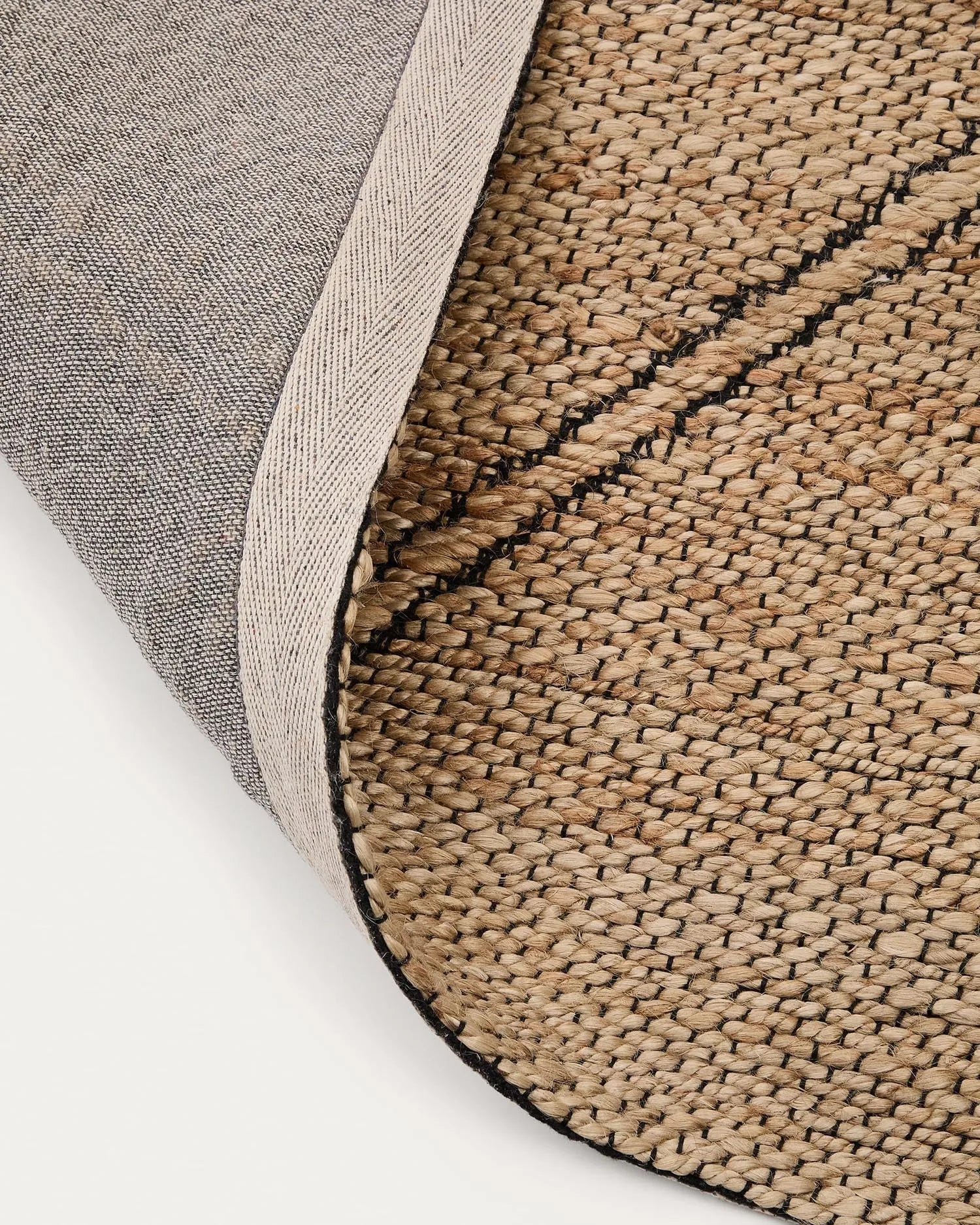 Vallalta aus Jute: Handgefertigt, nachhaltig, 160x230 cm. Erdige Töne, hypoallergen, ideal für stilvolle Räume.