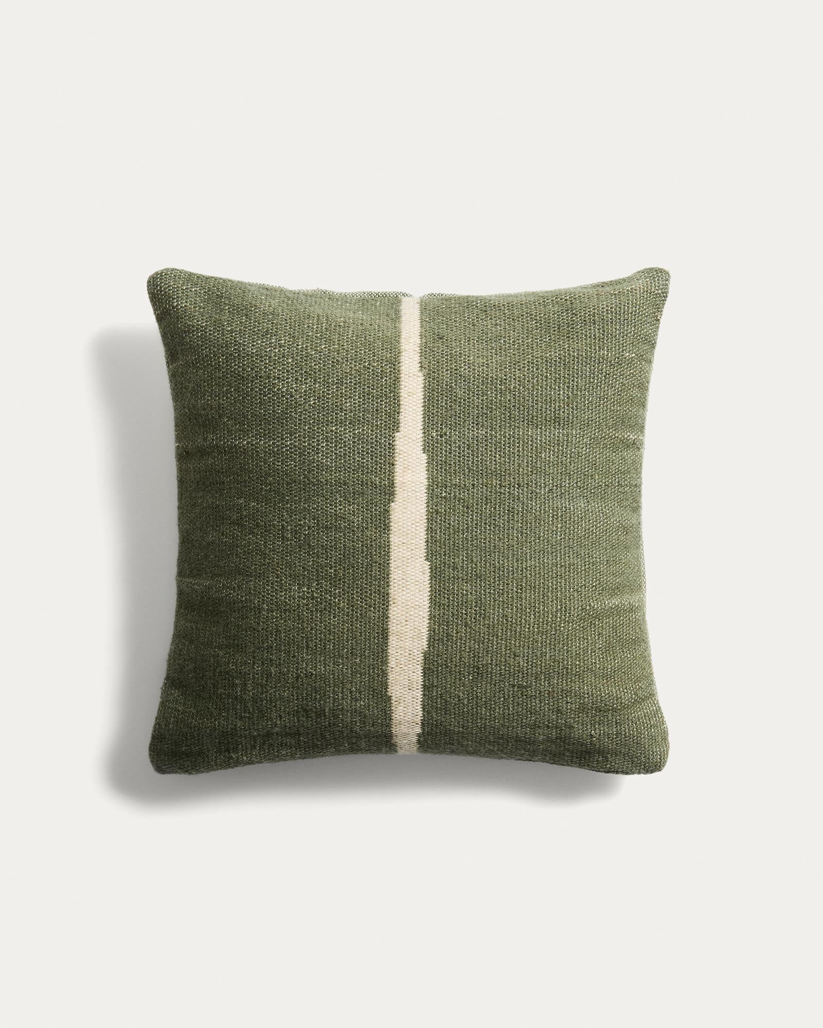 Kissenbezug Daila mit Ikat-Muster 100 % PET Jacquard grün 50 x 50 cm in Grün präsentiert im Onlineshop von KAQTU Design AG. Gartenkissen ist von Kave Home
