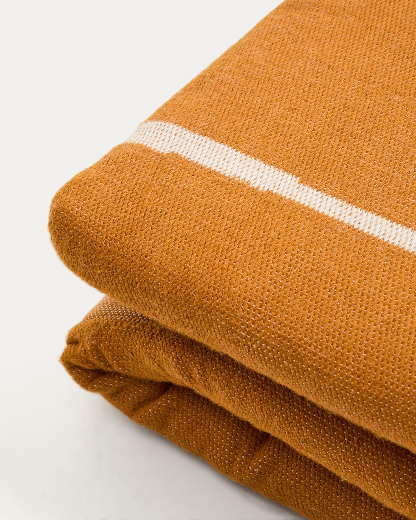 Sonnenliegekissen Daila mit Ikat-Muster 100 % PET orange 50 x 175 cm in Orange präsentiert im Onlineshop von KAQTU Design AG. Sitzkissen ist von Kave Home
