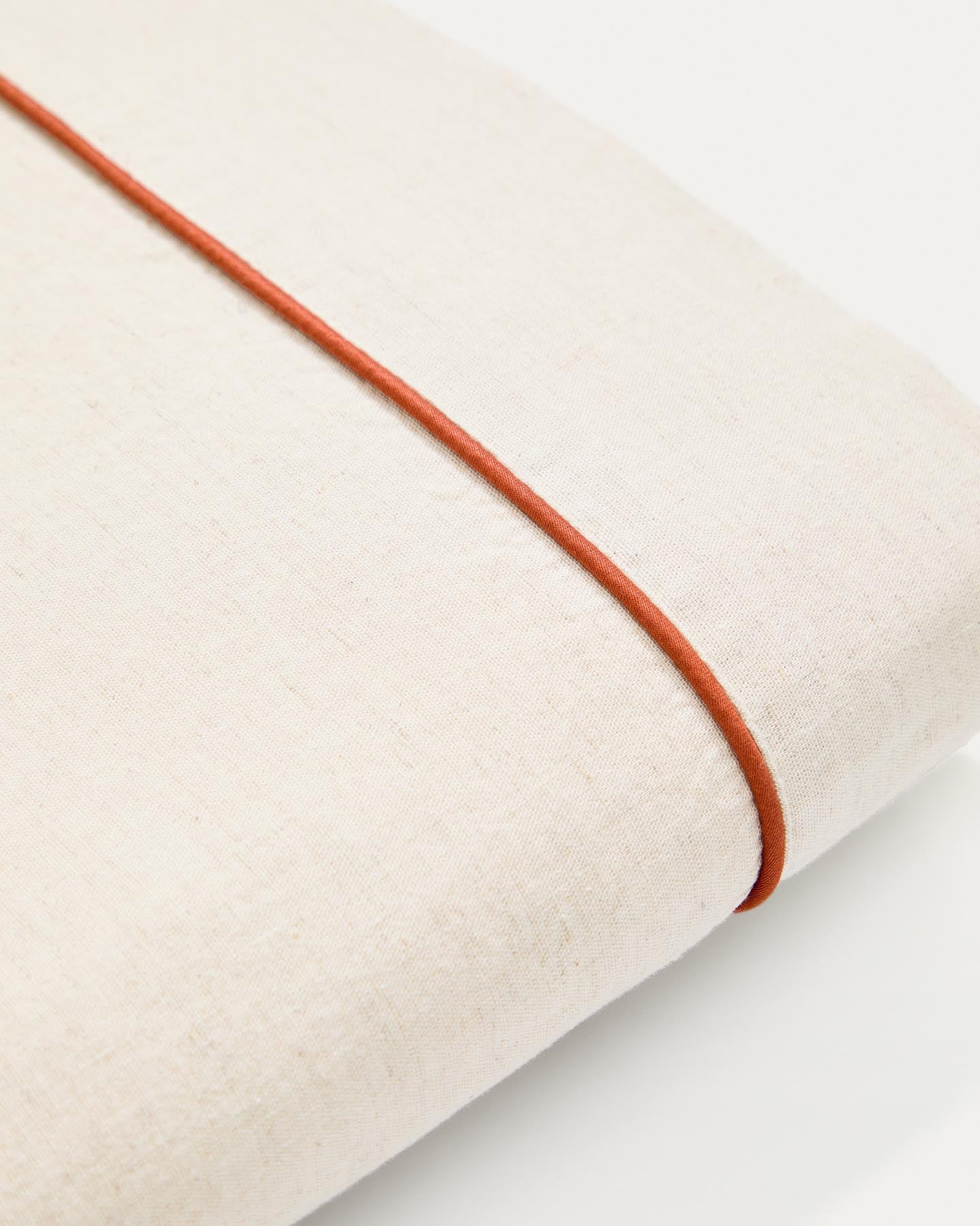 Oberlaken Virelda aus Baumwolle und Leinen mit kontrastierender Ziernaht für ein 90-cm-Bett in Ecru präsentiert im Onlineshop von KAQTU Design AG. Bettwäsche ist von Kave Home