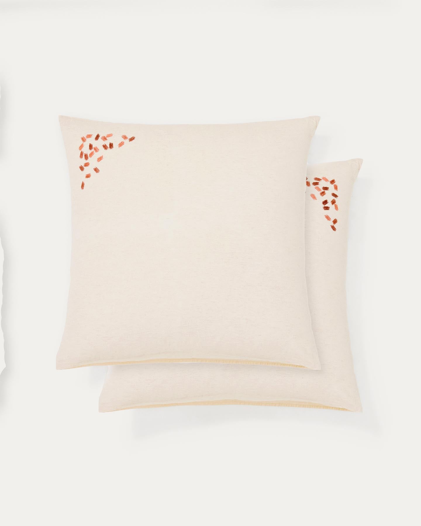 Set Virelda aus zwei Kopfkissenbezügen aus beiger Baumwolle und Leinen mit Stickerei, 65 x 65 cm in Ecru präsentiert im Onlineshop von KAQTU Design AG. Bettwäsche ist von Kave Home