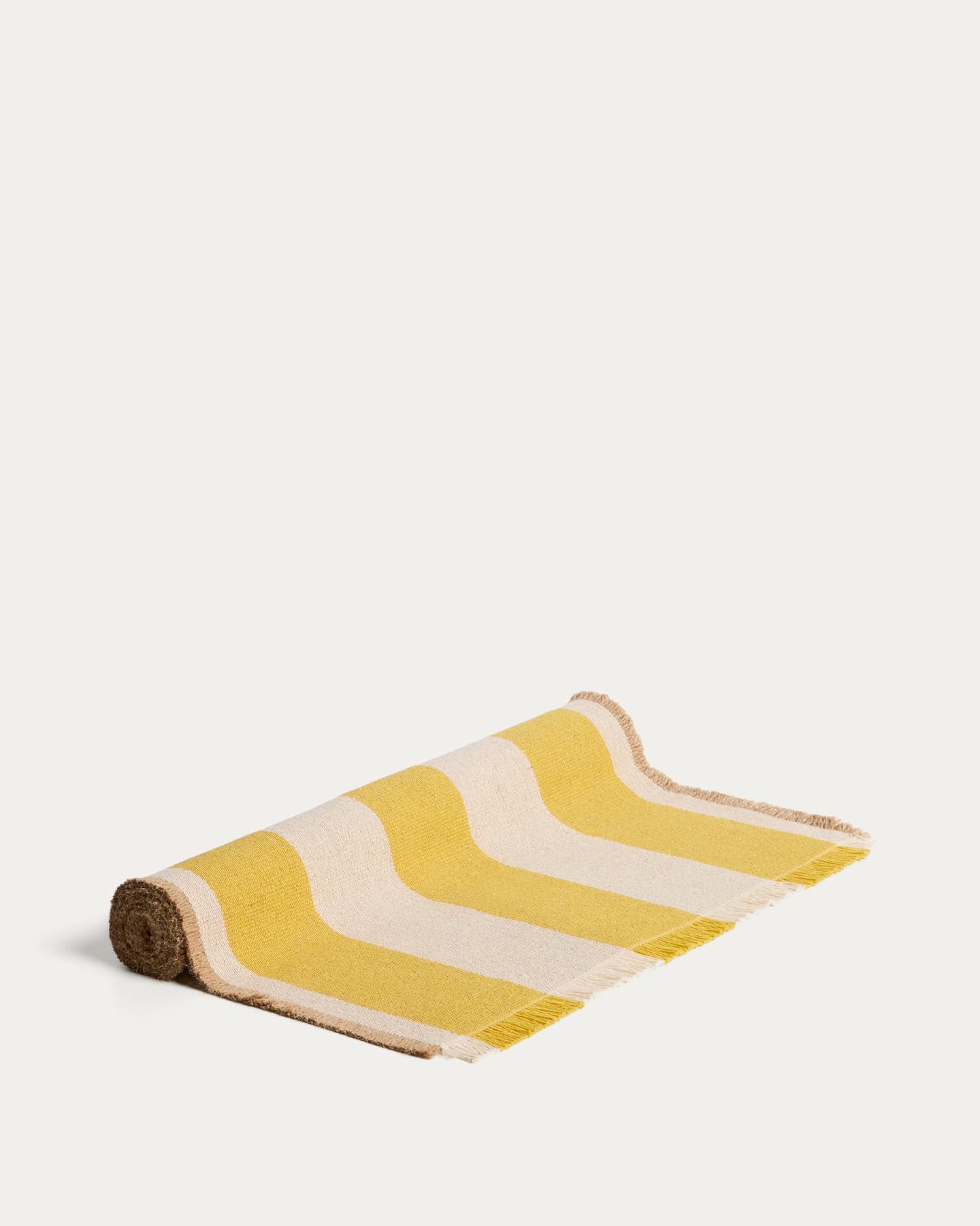 Tischläufer Daltan aus Baumwolle und Jute, gelb gestreift, 50 x 150 cm in Gelb präsentiert im Onlineshop von KAQTU Design AG. Tischtuch ist von Kave Home