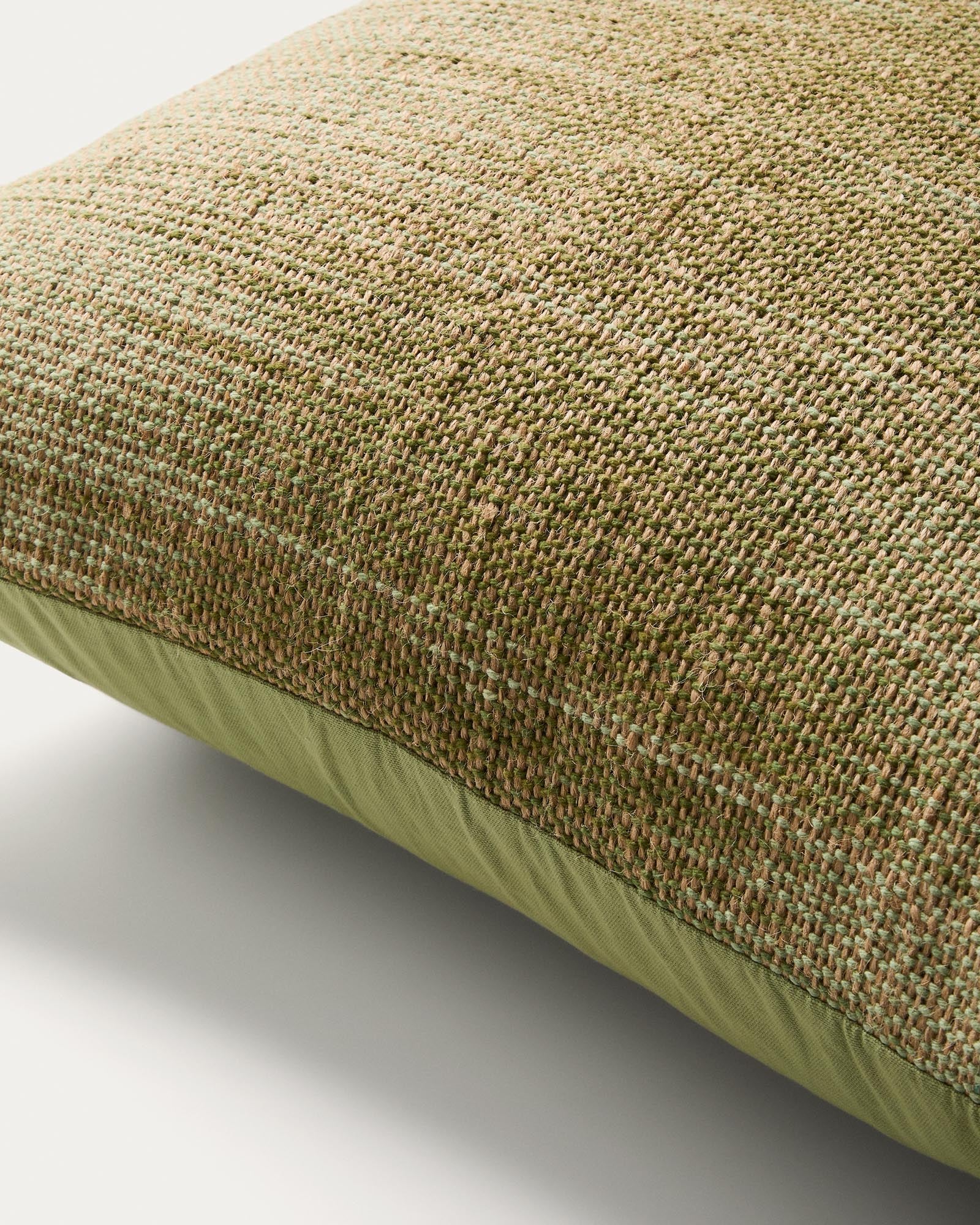 Bodenkissenbezug Liroda aus Jute mit grüner Ikat-Grafik 70 x 70 cm in Grün präsentiert im Onlineshop von KAQTU Design AG. Gartenkissen ist von Kave Home