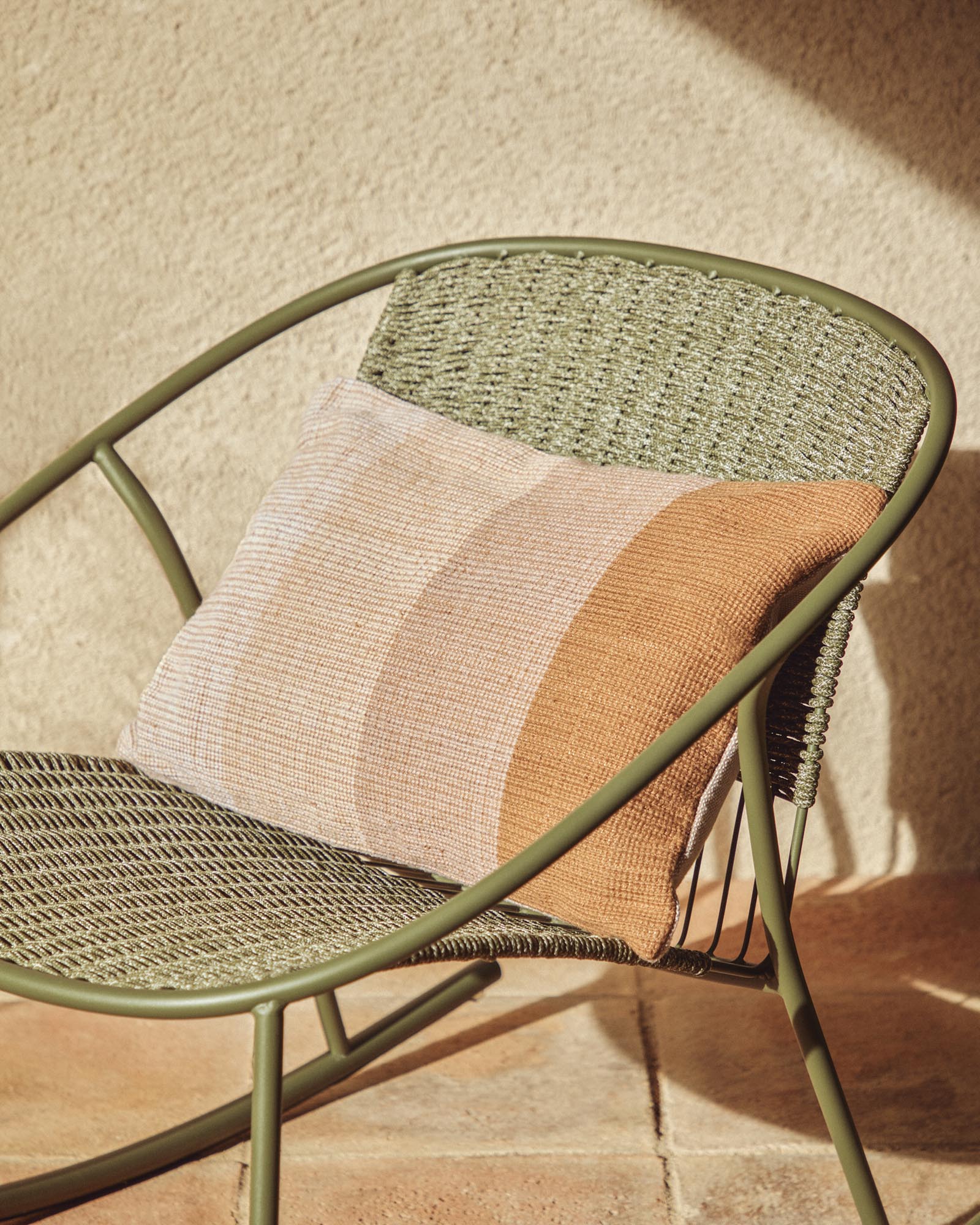 Kissenbezug Adys 100 % PET orange 40 x 60 cm in Orange präsentiert im Onlineshop von KAQTU Design AG. Gartenkissen ist von Kave Home