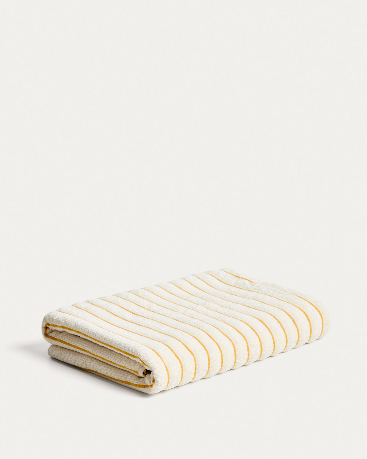 Handtuch Dorane aus 100 % Baumwolle mit gelben Streifen 100 x 150 cm in Gelb, Beige präsentiert im Onlineshop von KAQTU Design AG. Handtuch ist von Kave Home
