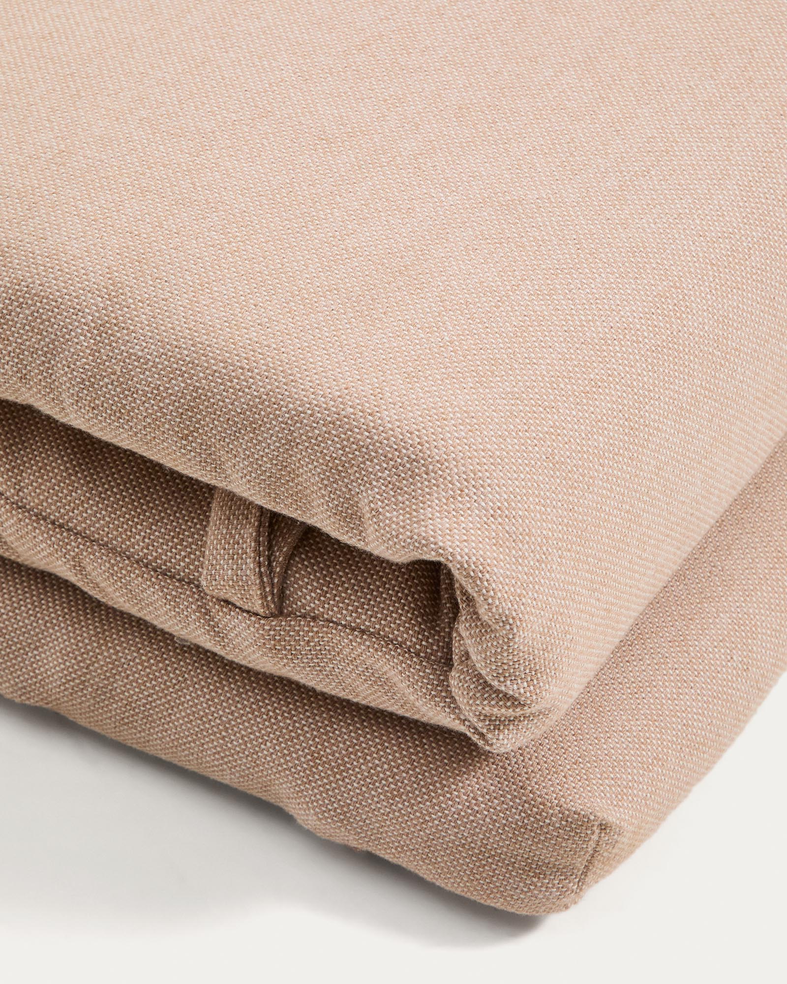 Beiges Gartenkissen Maoni aus 100 % PET, 50 x 175 cm, perfekt für Sonnenliegen, bietet stilvollen Komfort für entspannte Momente im Freien.
