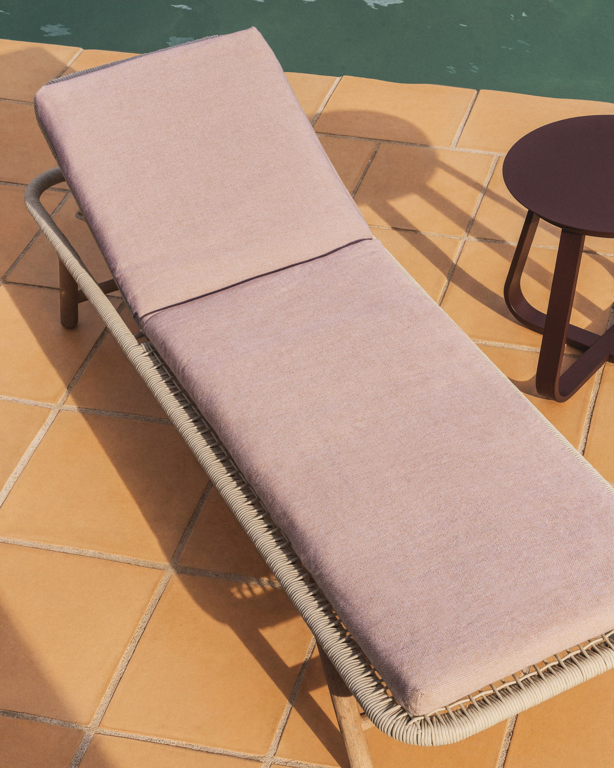 Maoni Sonnenliegekissen 100 % PET beige 50 x 175 cm in Beige präsentiert im Onlineshop von KAQTU Design AG. Gartenkissen ist von Kave Home