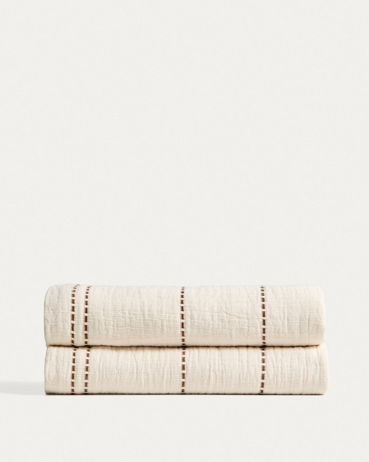 Tagesdecke Siloda aus Doppelgaze aus Baumwolle mit beigen Streifen für 90/135-cm-Betten in Beige präsentiert im Onlineshop von KAQTU Design AG. Bettwäsche ist von Kave Home