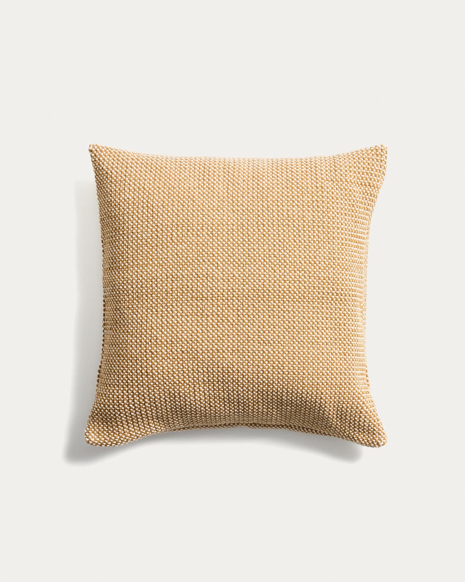 Kissenbezug Narida aus 100 % Baumwolljacquard in Senfgelb, 50 x 50 cm in Senfgelb präsentiert im Onlineshop von KAQTU Design AG. Deko Kissenbezug ist von Kave Home