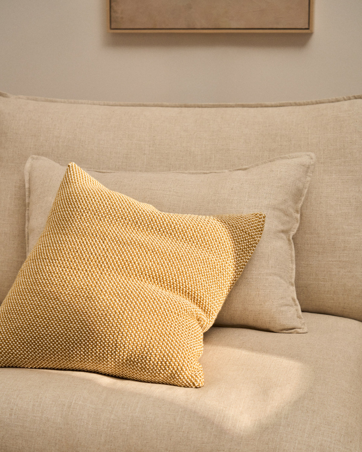 Kissenbezug Narida aus 100 % Baumwolljacquard in Senfgelb, 50 x 50 cm in Senfgelb präsentiert im Onlineshop von KAQTU Design AG. Deko Kissenbezug ist von Kave Home