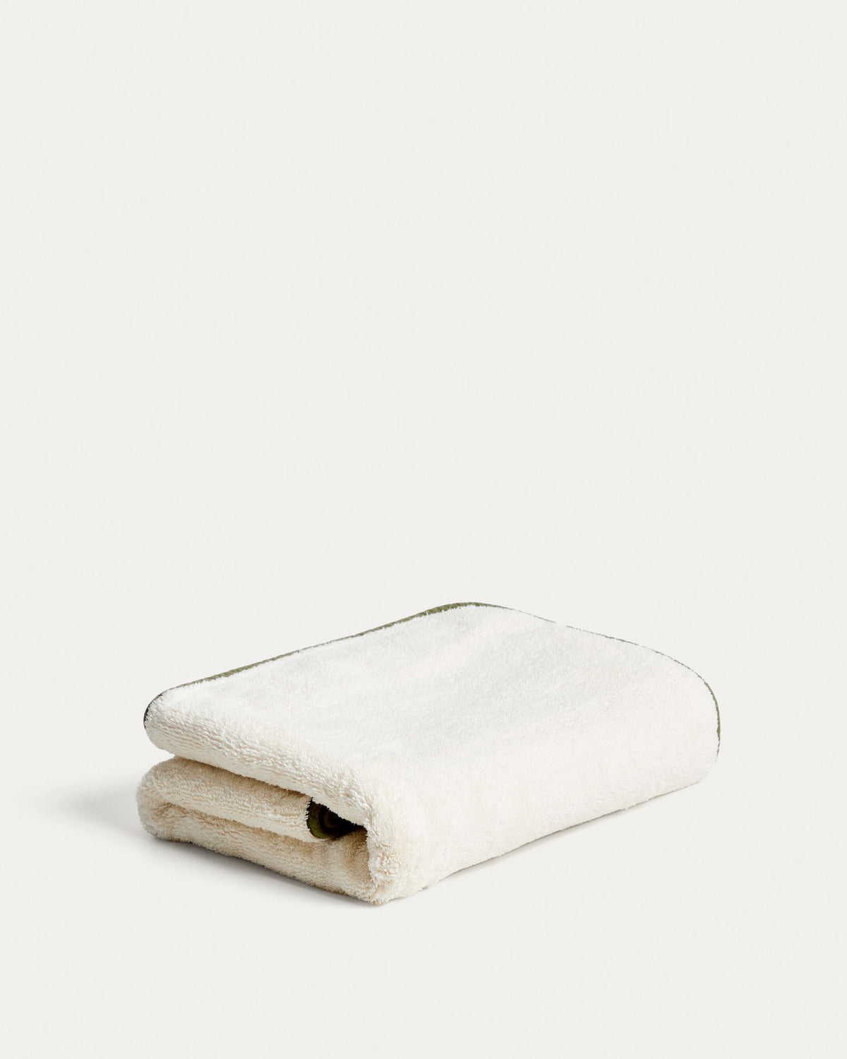 Handtuch Sedora aus 100 % Baumwolle mit grünem Kontrastdetail 70 x 140 cm in Grün, Weiss präsentiert im Onlineshop von KAQTU Design AG. Handtuch ist von Kave Home