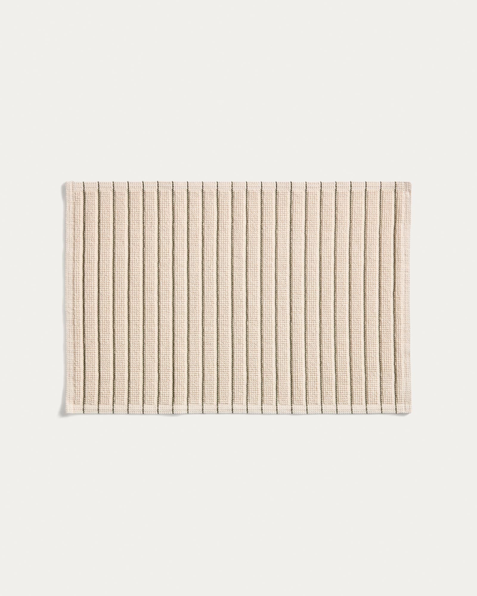 Badezimmermatte Merade aus Baumwolle mit grünen Streifen 50 x 80 cm in Ecru präsentiert im Onlineshop von KAQTU Design AG. Badematte ist von Kave Home