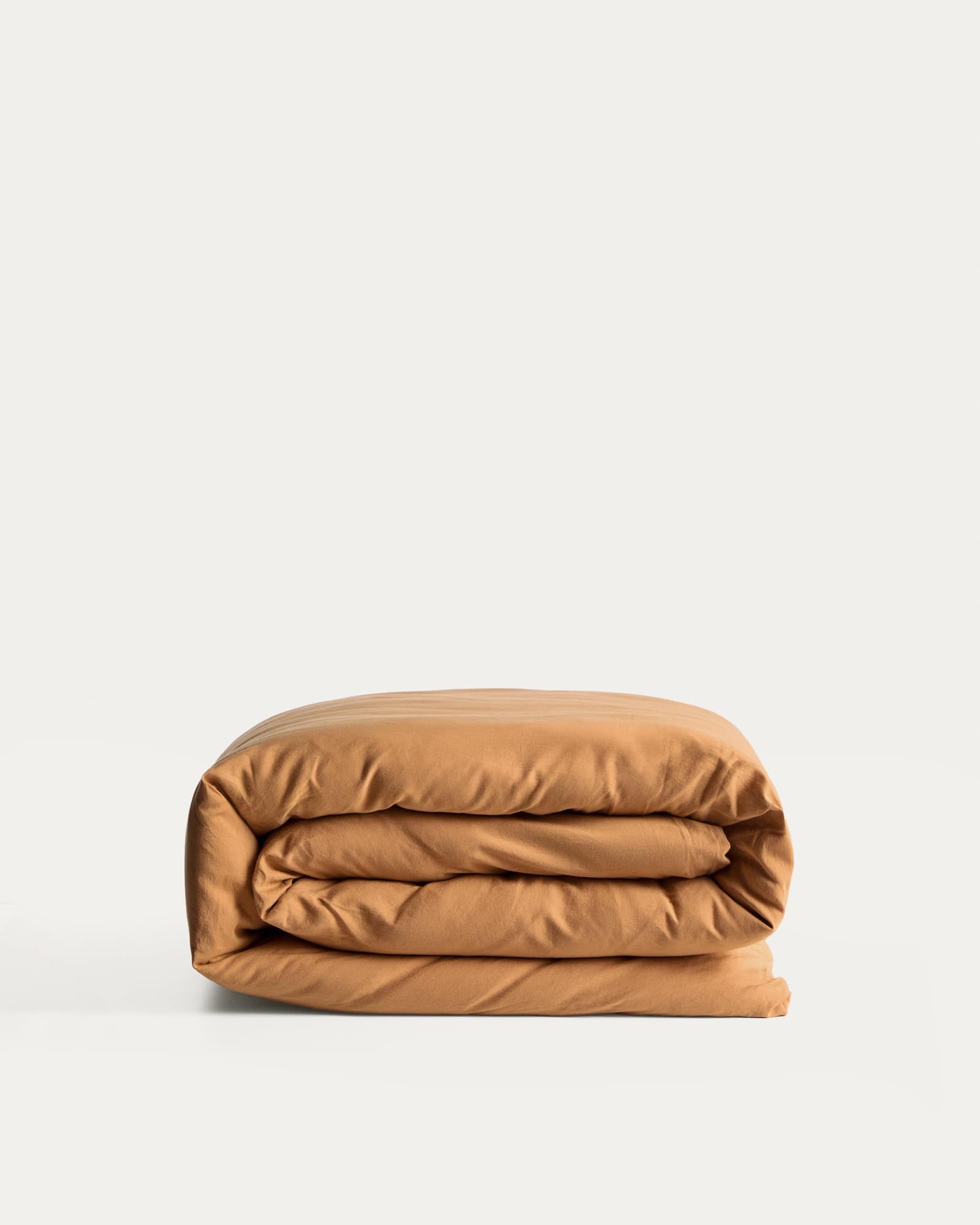 Bettbezug Sirale aus 100 % Baumwollsatin mit Washed-Finish in Kupfer für 90-cm-Betten in Kupfer präsentiert im Onlineshop von KAQTU Design AG. Duvetbezug ist von Kave Home