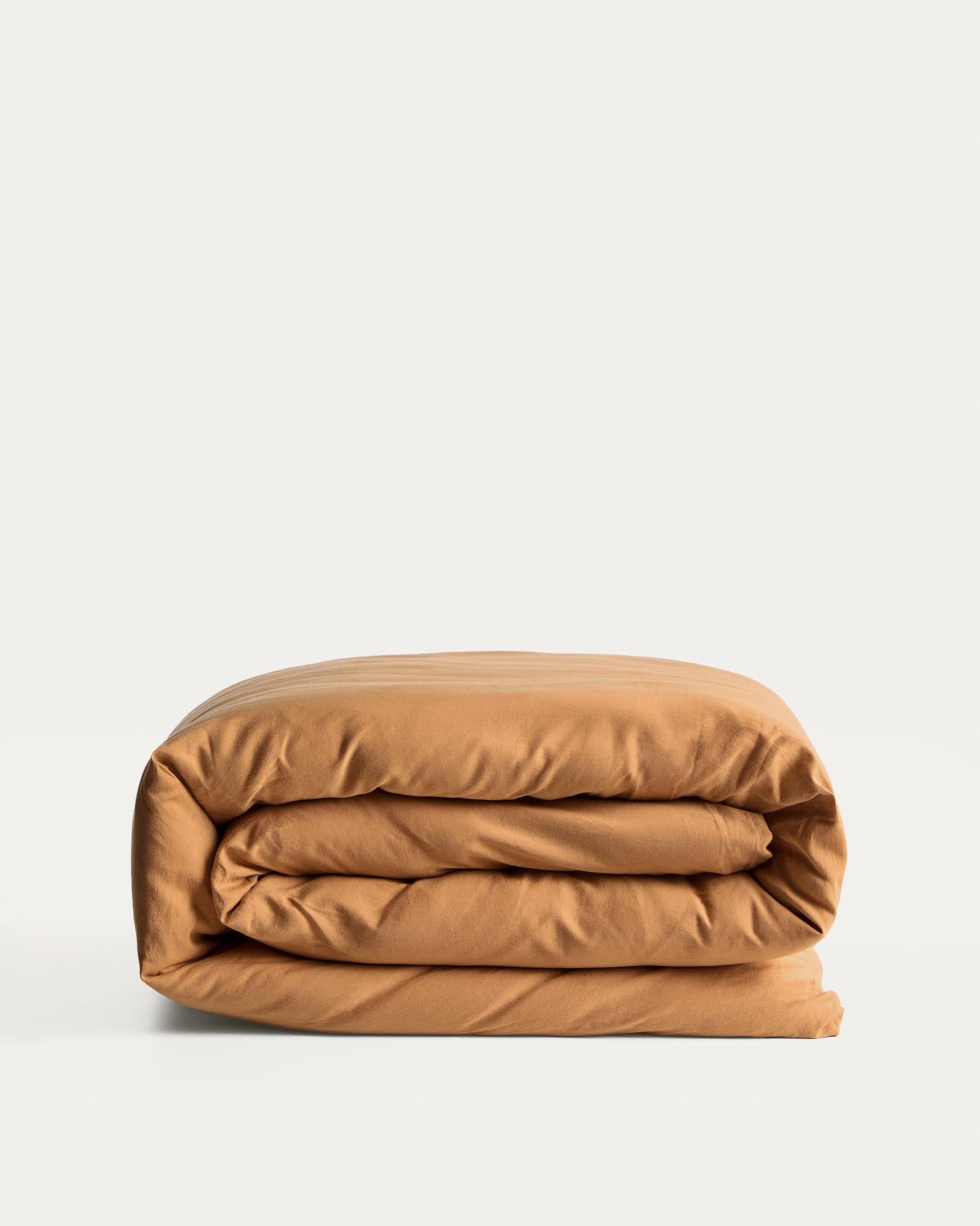 Bettbezug Sirale aus 100 % Baumwollsatin mit Washed-Finish in Kupfer für 150/160-cm-Betten in Kupfer präsentiert im Onlineshop von KAQTU Design AG. Duvetbezug ist von Kave Home