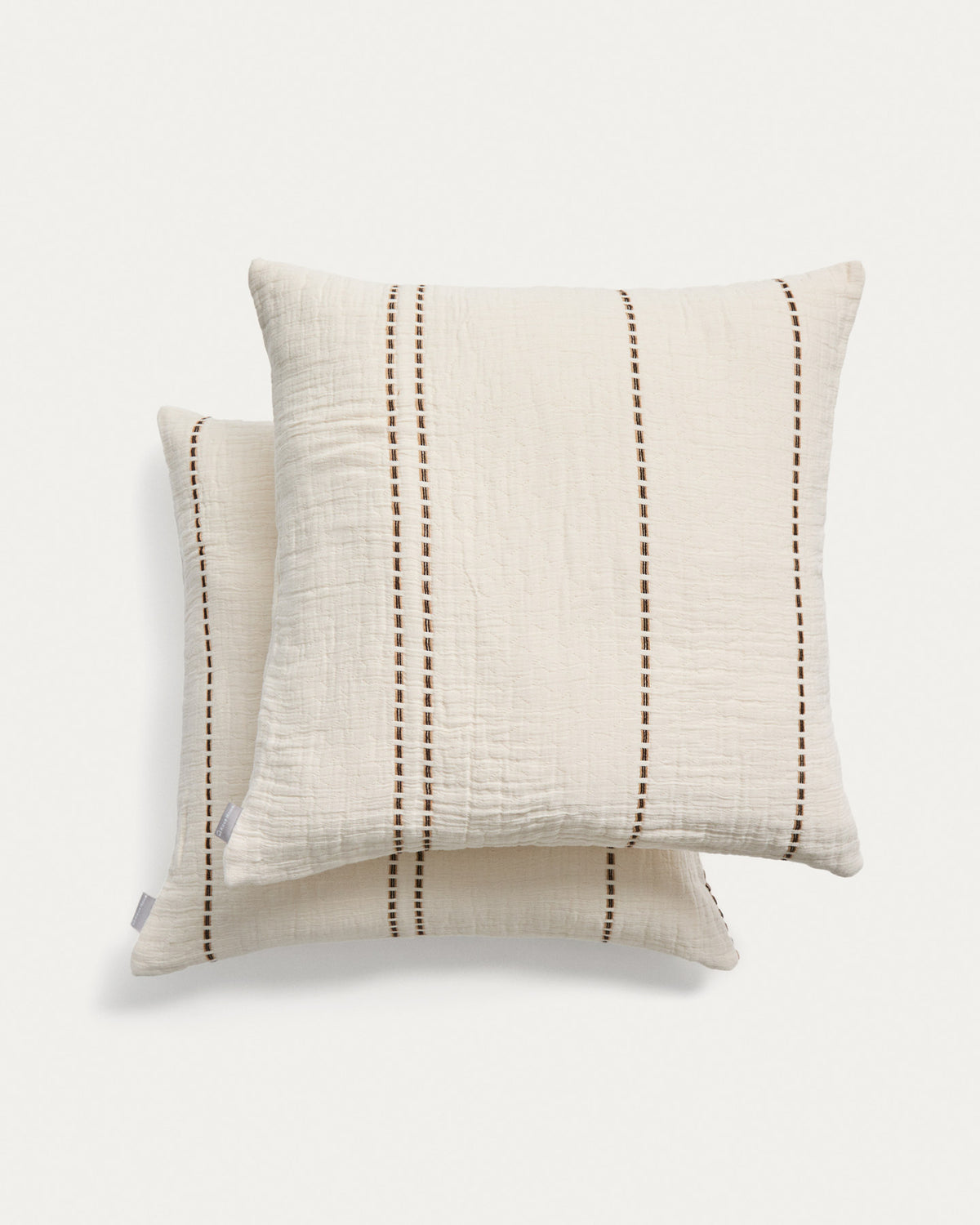 Set Siloda mit 2 Kissenbezügen aus beige gestreifter Doppelgaze aus Baumwolle, 50 x 50 cm in Beige präsentiert im Onlineshop von KAQTU Design AG. Deko Kissenbezug ist von Kave Home