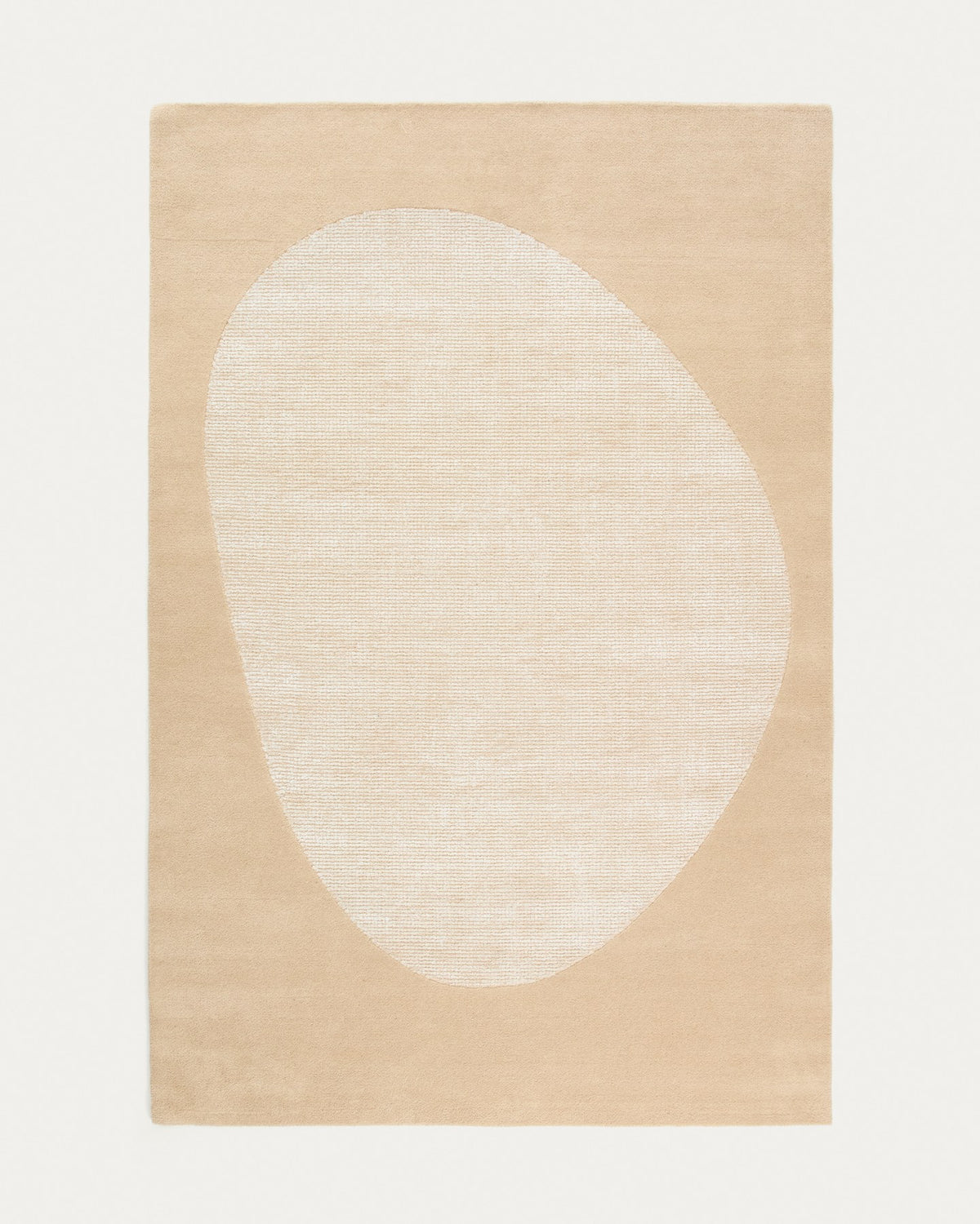 Beige Wollteppich Ivena von Kave Home, handgewebt, rechteckige Form, 200 x 300 cm, mit sichtbaren natürlichen Texturunregelmässigkeiten.