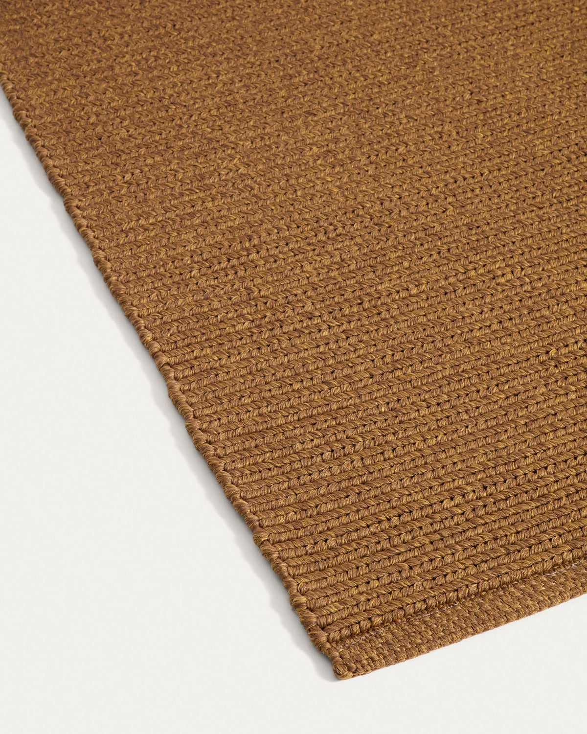 Brauner Teppich Turiane aus 100% Polypropylen mit Minigeflechtstruktur, rechteckige Form, Masse 160 x 230 cm, Outdoor-Teppich von Kave Home.