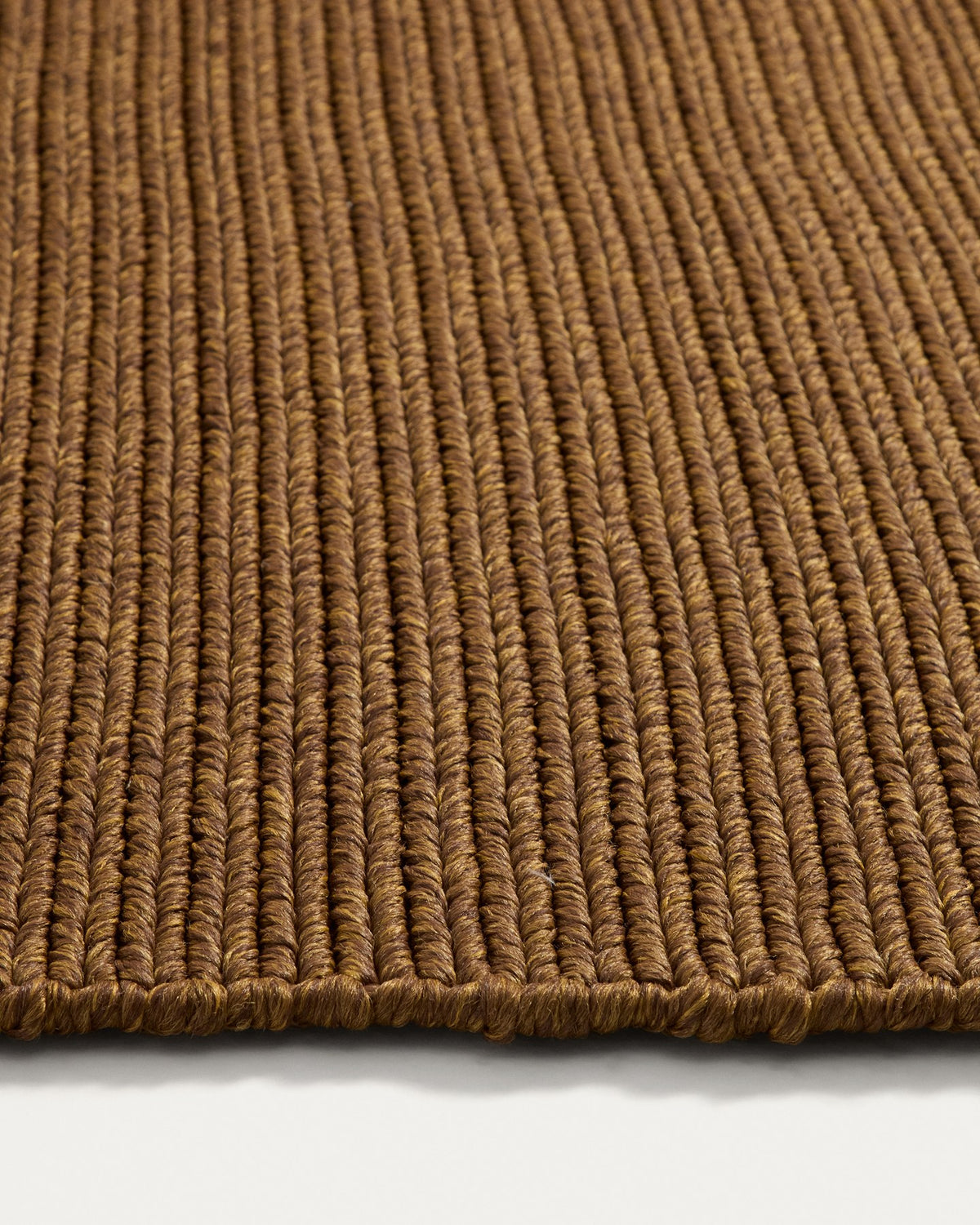 Brauner Teppich Turiane aus 100% Polypropylen mit Minigeflechtstruktur, rechteckige Form, Masse 160 x 230 cm, Outdoor-Teppich von Kave Home.