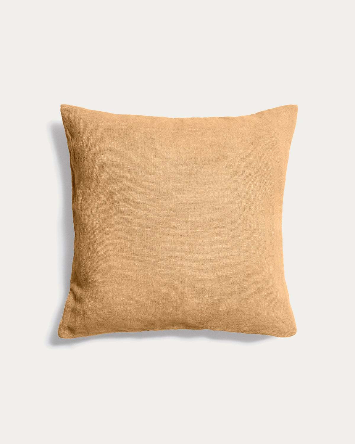 Kissenbezug Morine aus Samt in Beige mit handbestickter geometrischer Vorderseite, quadratische Form, 50 x 50 cm, von Kave Home.